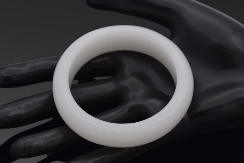 Vintage White Jade 17.5 mm Bangle Bracelet