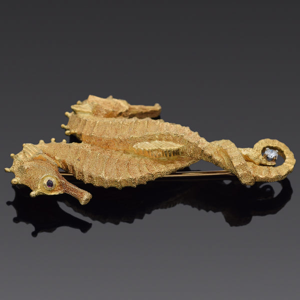 Vintage LG Diamond Ruby 18K Yellow Gold Double Entwined Seahorse Brooch Pin