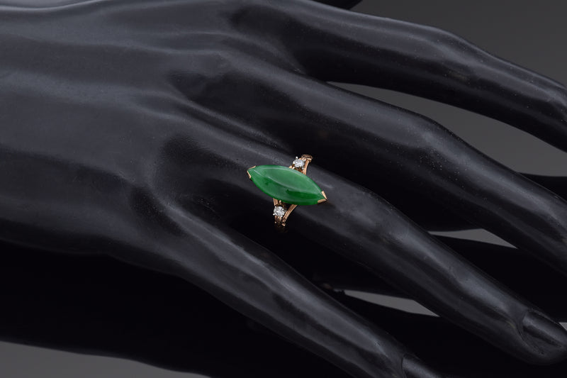 Vintage 18K Yellow Gold Green Jade & Diamond Marquise Cocktail Ring Size 5