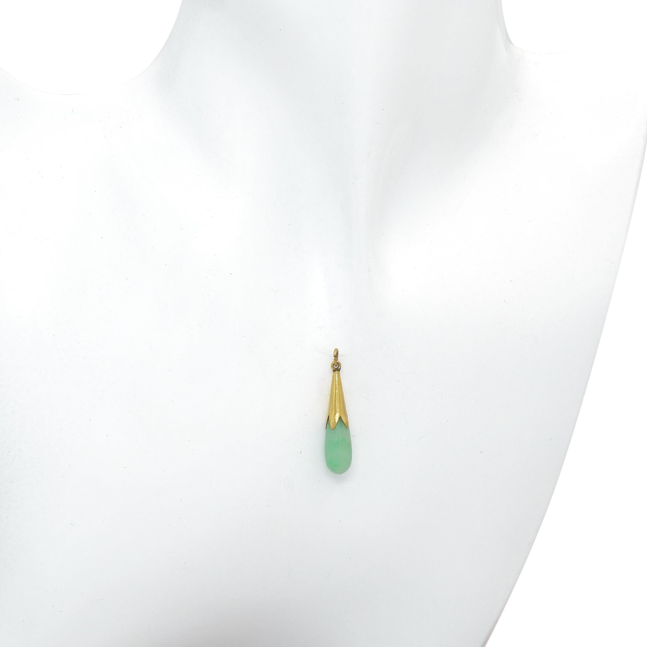 Vintage 24k Yellow Gold Green Jade Teardrop Pendant