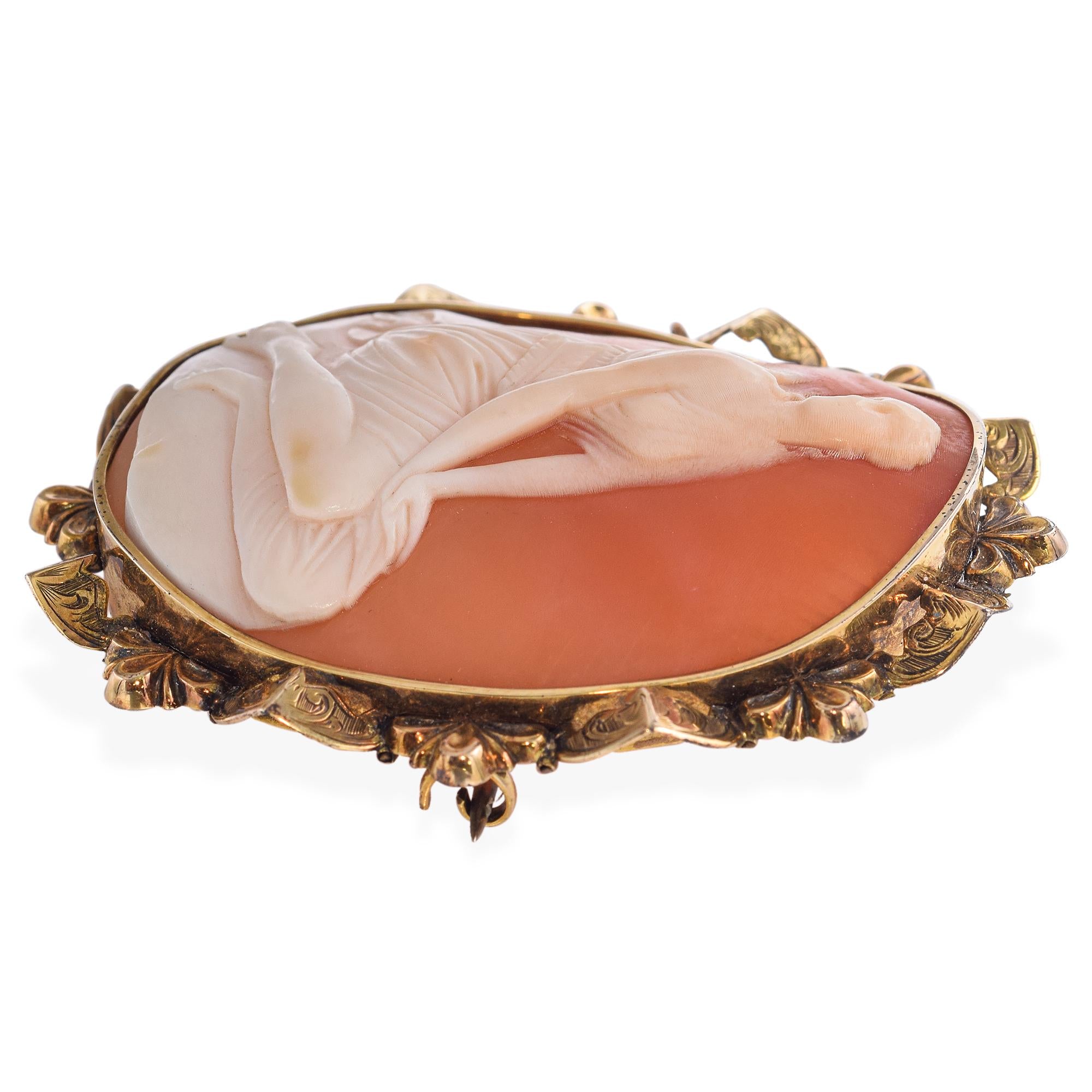 Antique 12k Yellow Gold Psyche Cameo Brooch