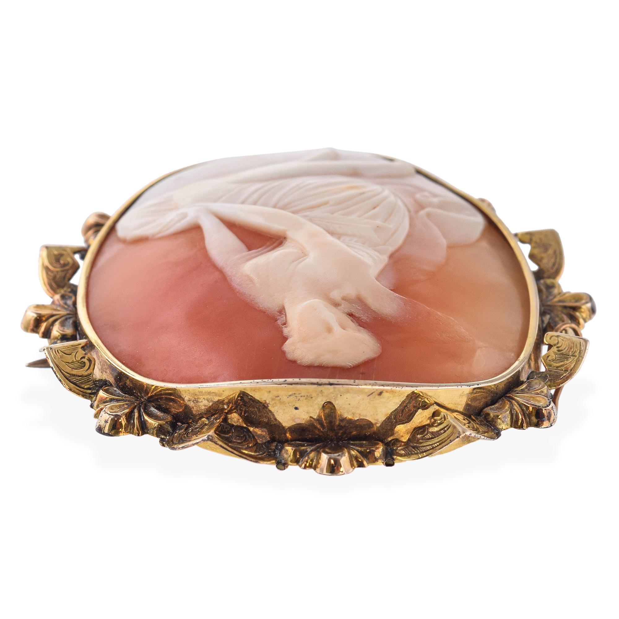 Antique 12k Yellow Gold Psyche Cameo Brooch