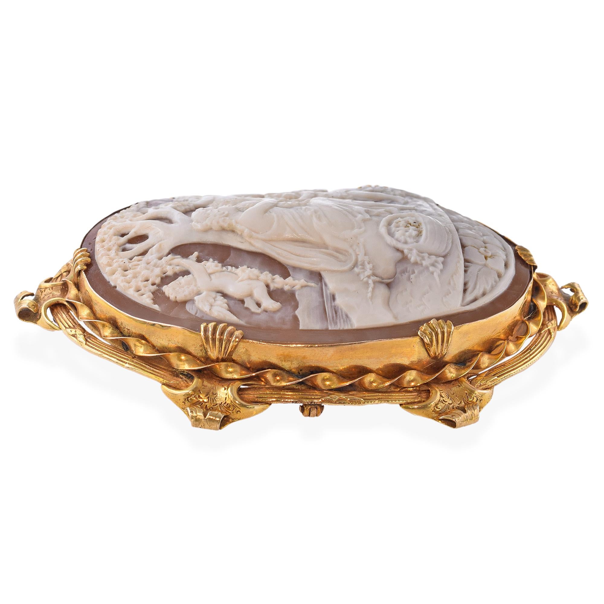 Antique 14k Yellow Gold "Venus with Cherubs" Cameo Brooch