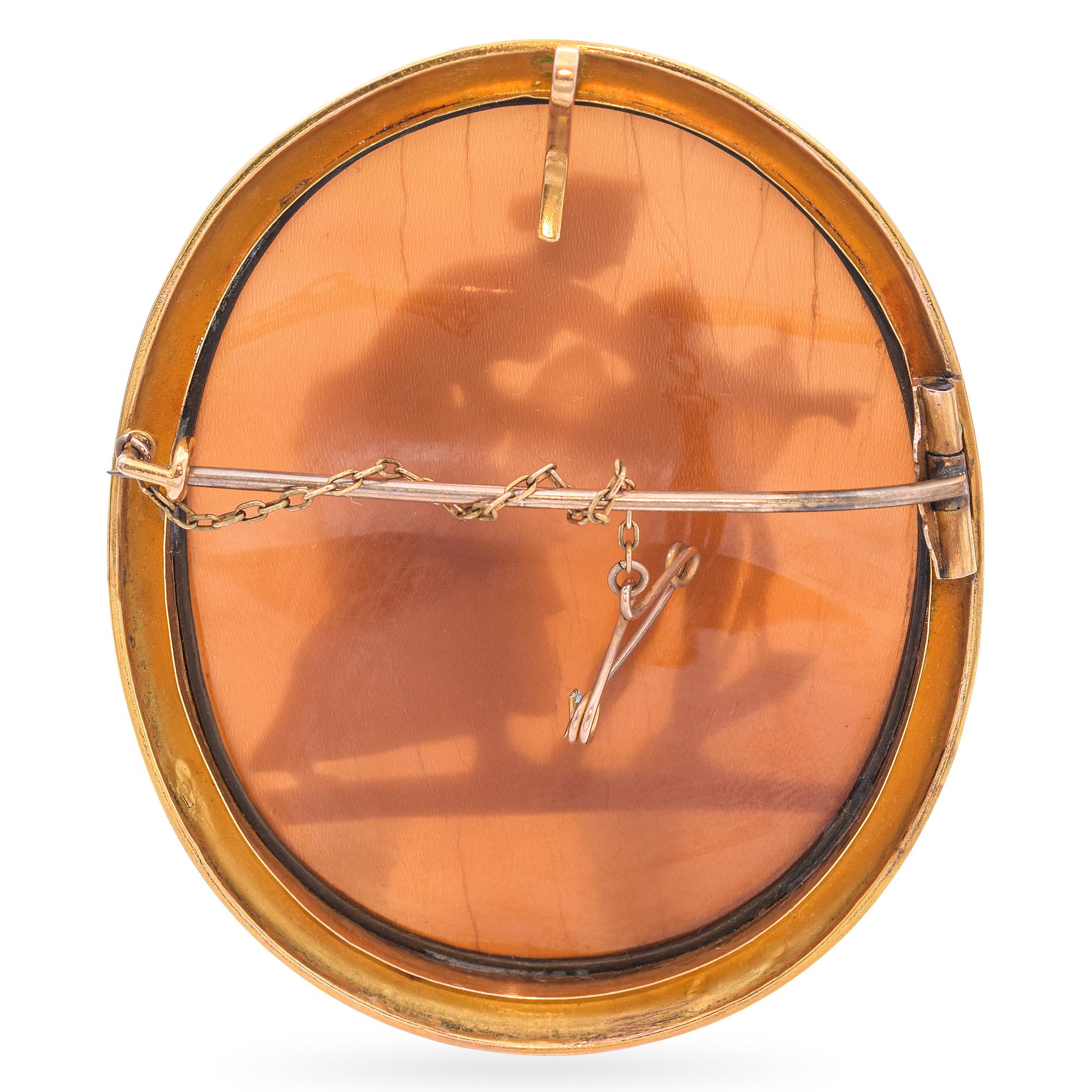 Antique 20k Yellow Gold Cameo Shell "Aphrodite teaching her son Eros" Brooch