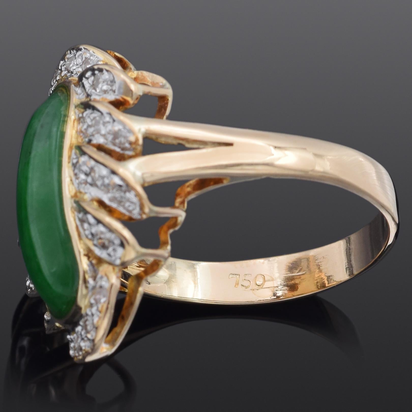 Vintage 18k Yellow Gold Green Jade & Diamond Cocktail Ring