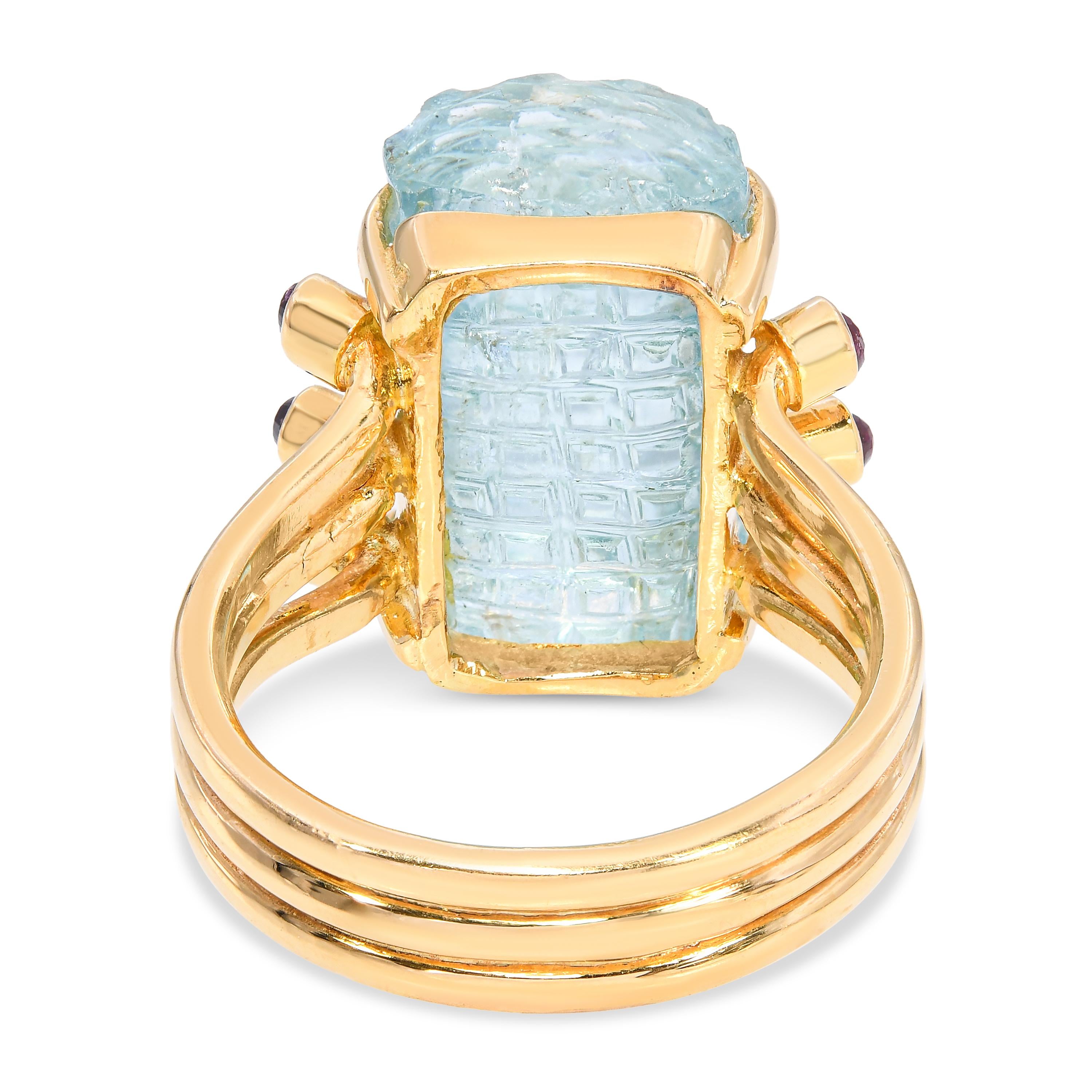Vintage 18k Yellow Gold Carved Aquamarine and Ruby Ring