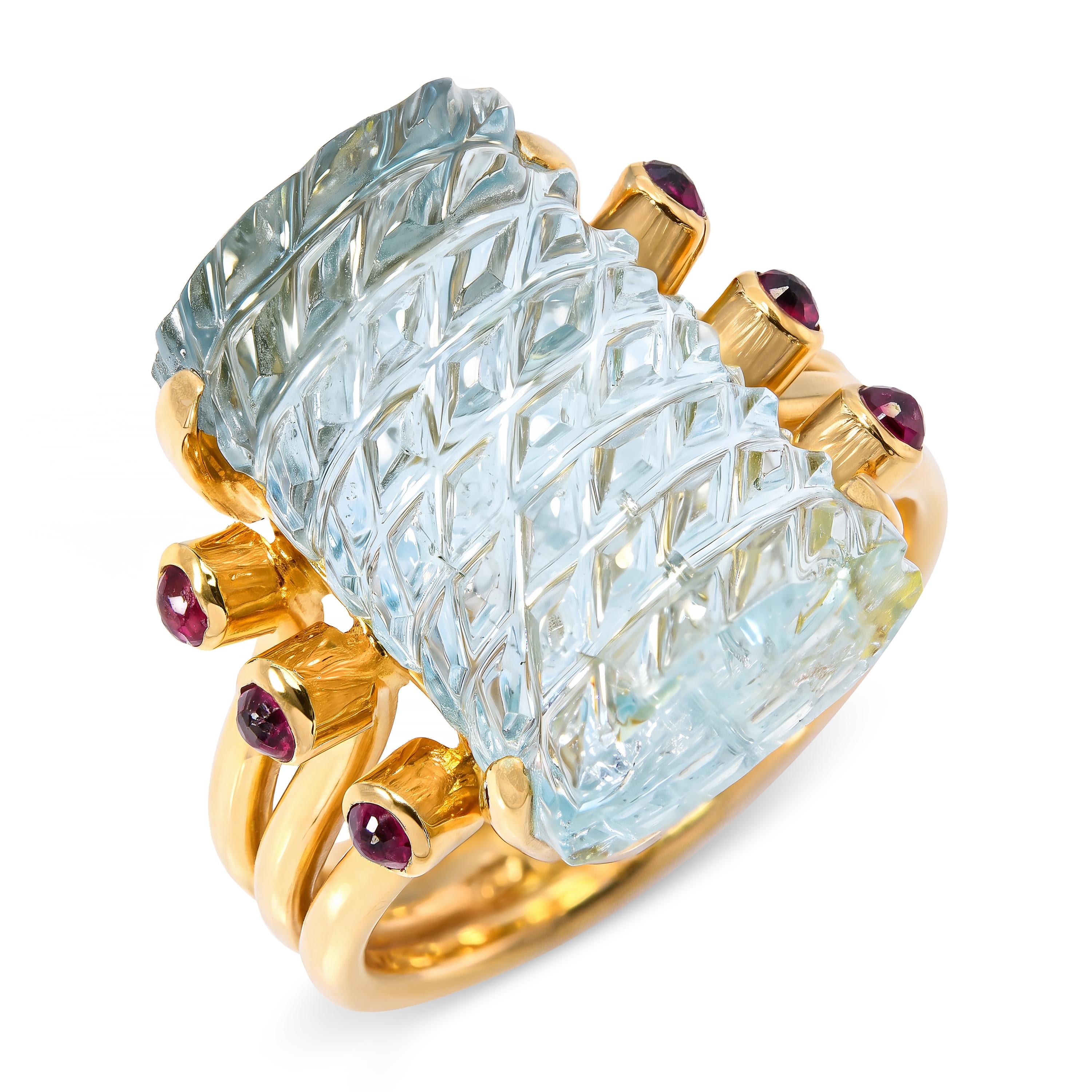 Vintage 18k Yellow Gold Carved Aquamarine and Ruby Ring