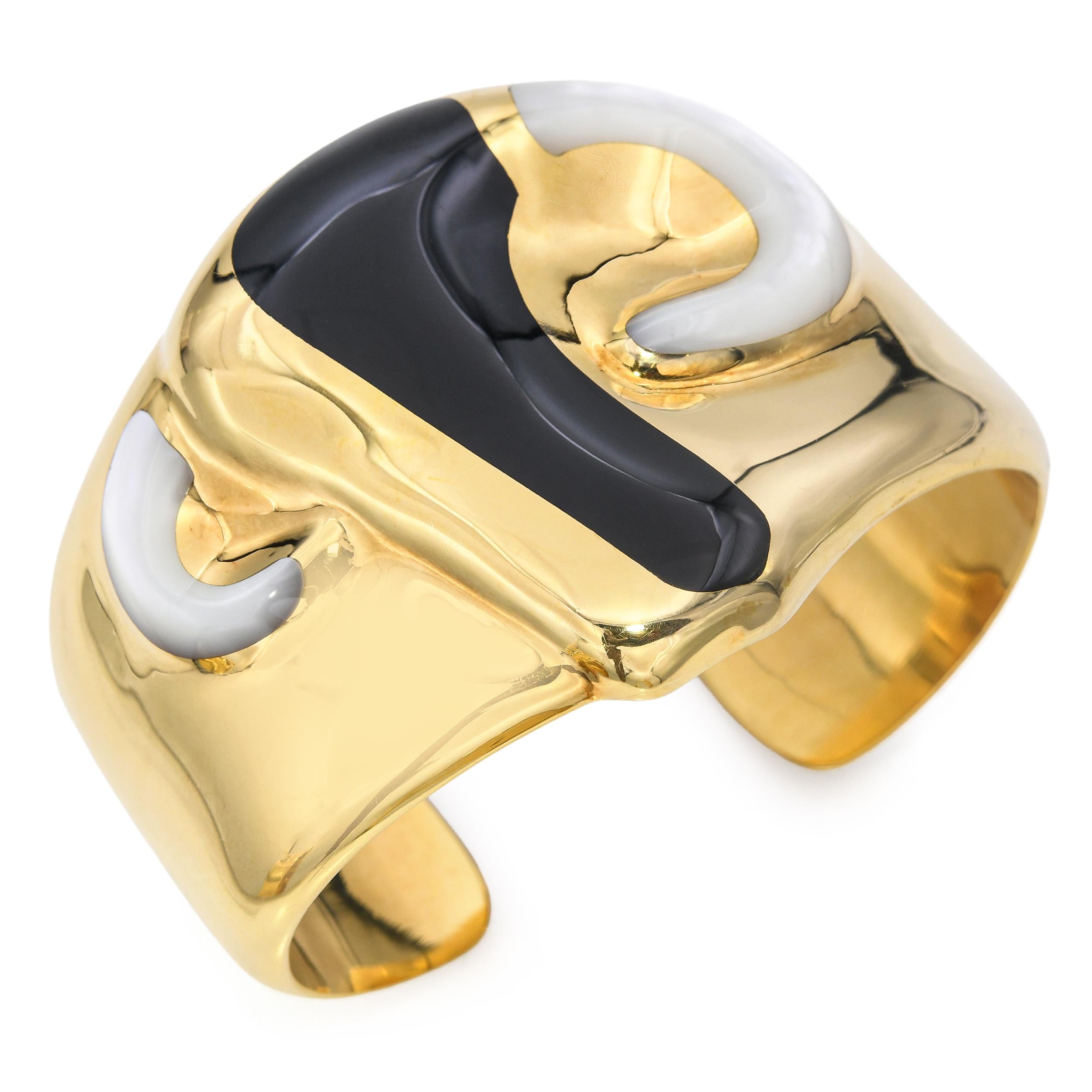 Rare Tiffany & Co Elsa Peretti 18k Yellow Gold Onyx and Mother Of Pearl Cuff