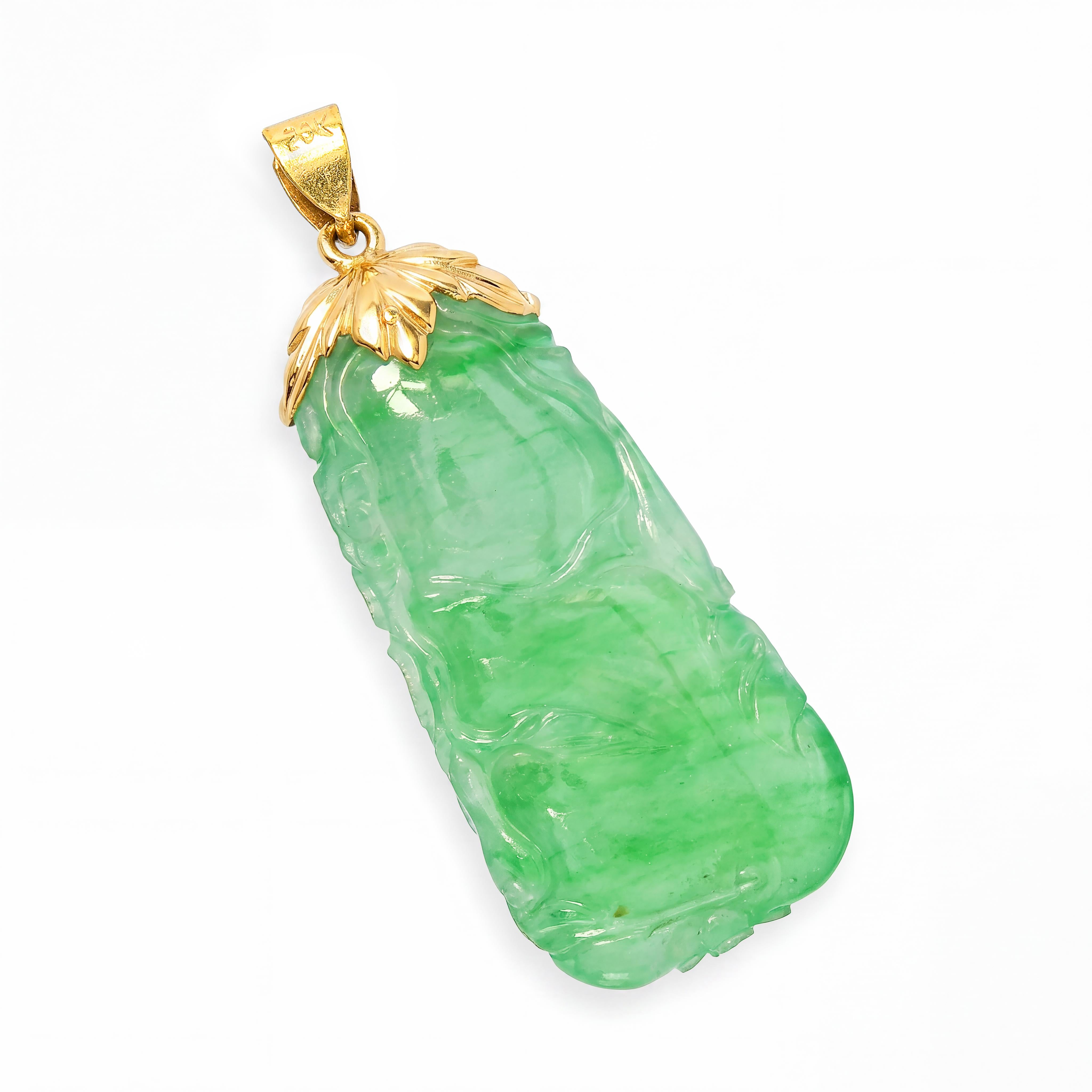Vintage 14k Yellow Gold Carved Jadeite Jade Pendant