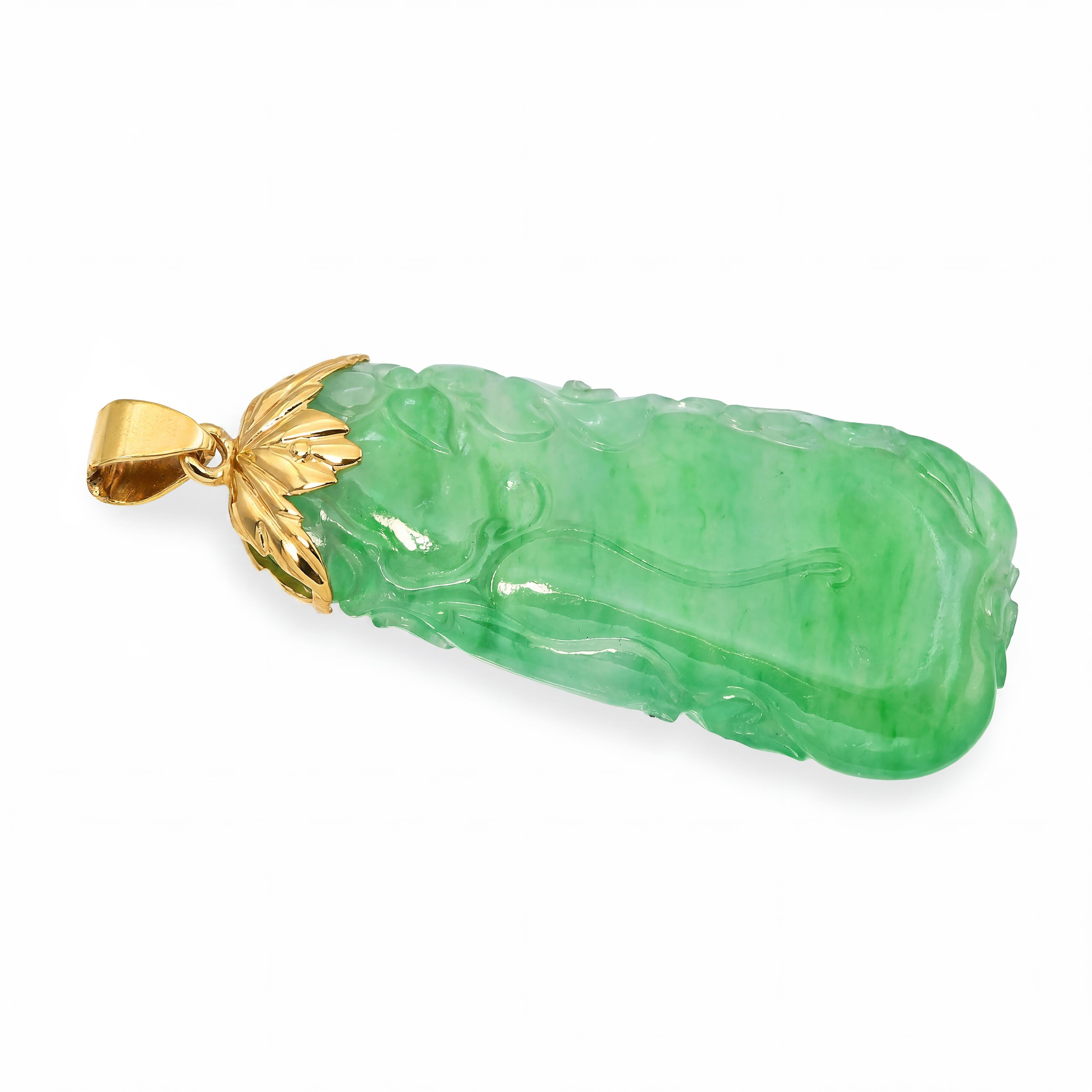 Vintage 14k Yellow Gold Carved Jadeite Jade Pendant