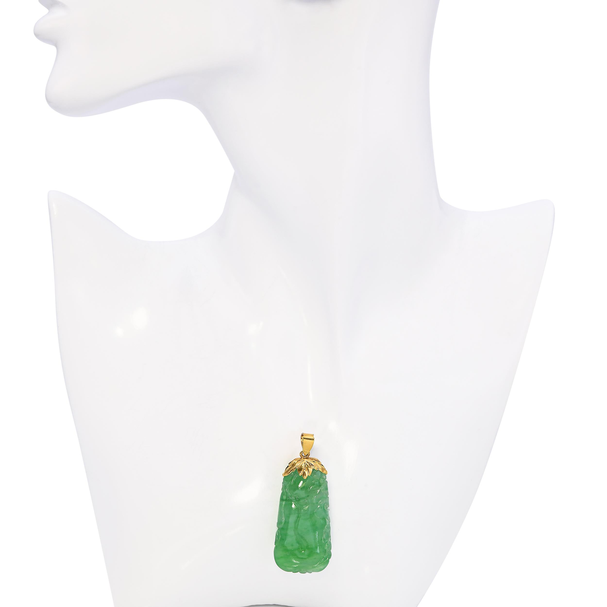 Vintage 14k Yellow Gold Carved Jadeite Jade Pendant