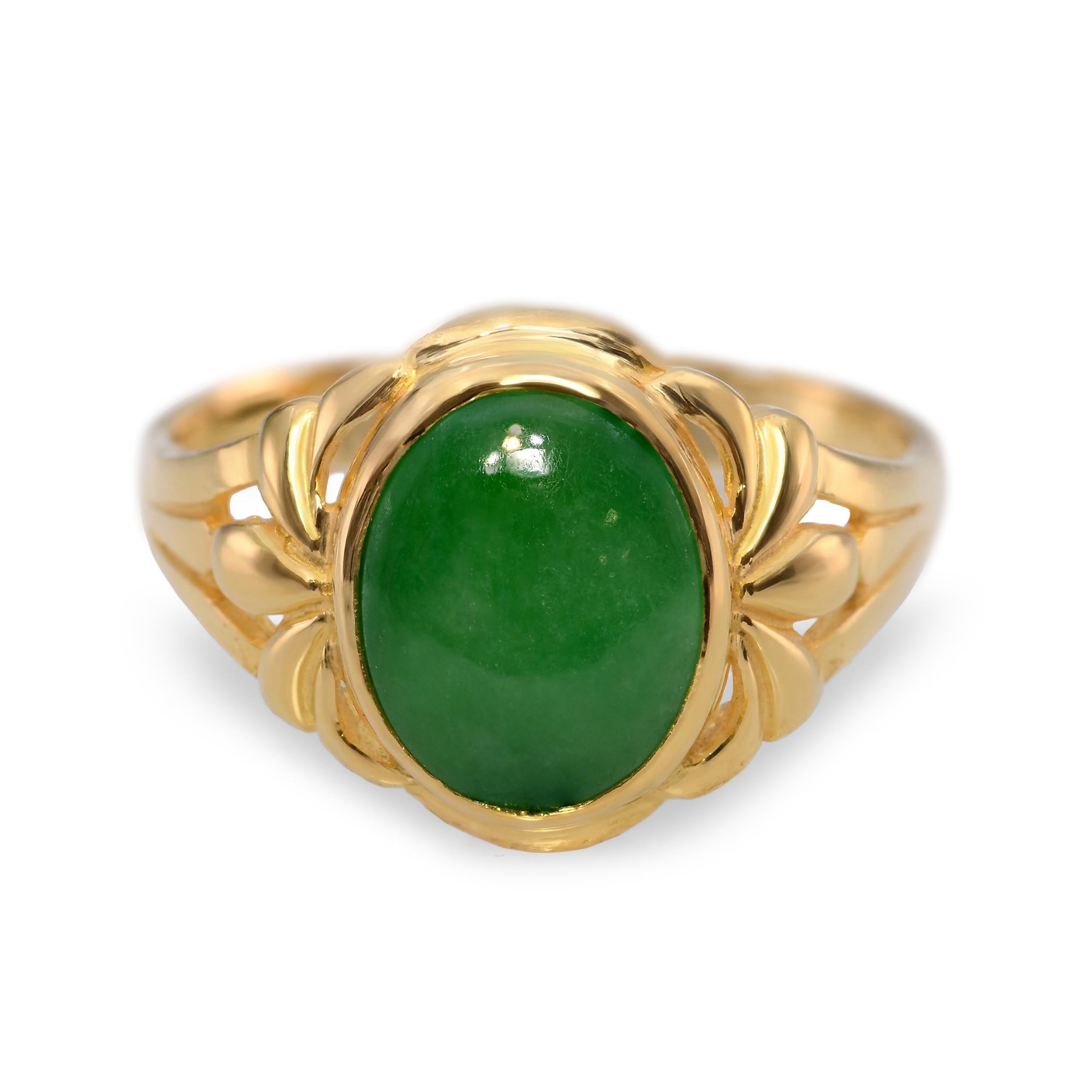 Vintage 23k Yellow Gold Green Jade Ring