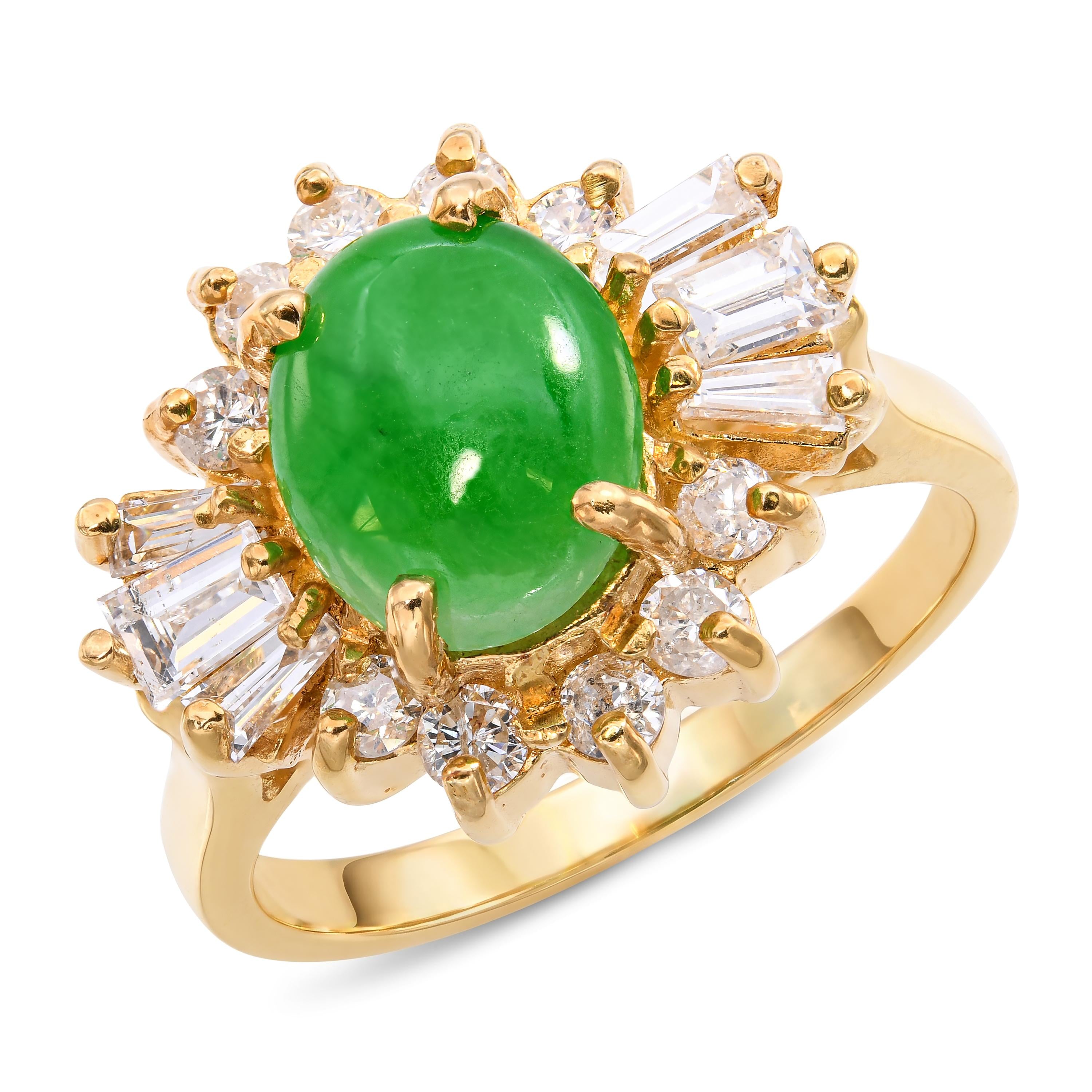 Vintage 18k Yellow Gold Green Jade & Diamond Cocktail Ring