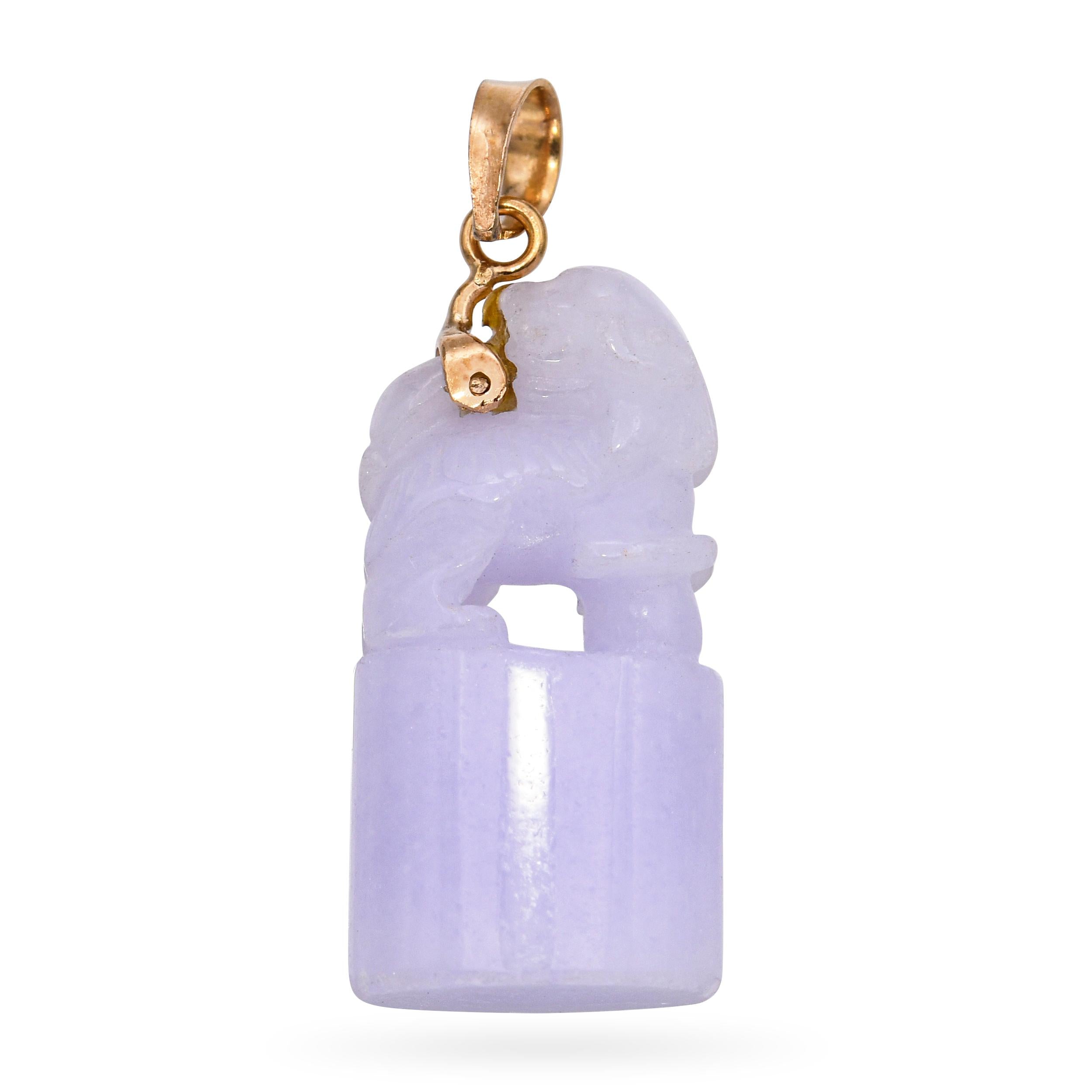 Vintage 14k Yellow Gold Lavender Jade Foo Dog Carving Pendant