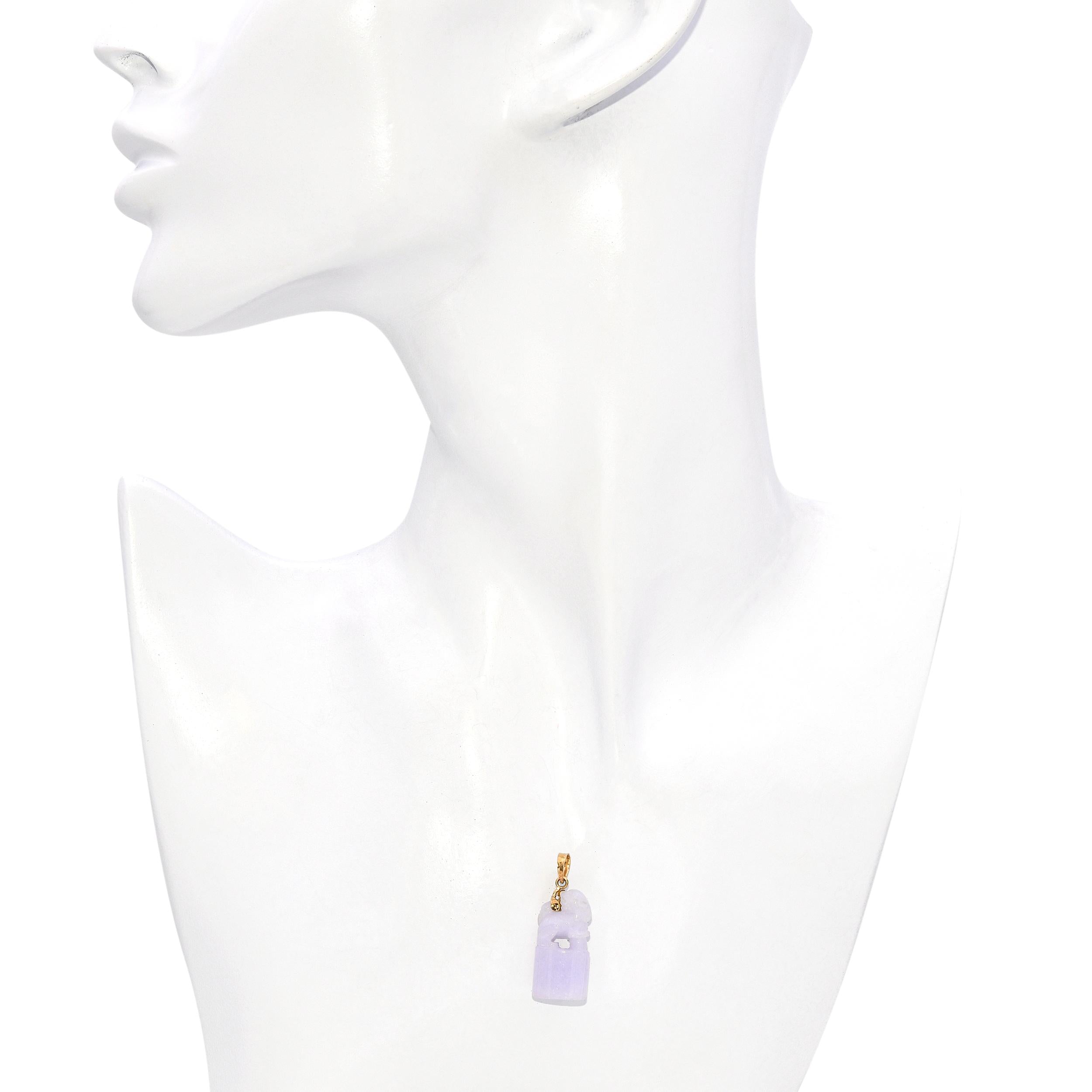 Vintage 14k Yellow Gold Lavender Jade Foo Dog Carving Pendant