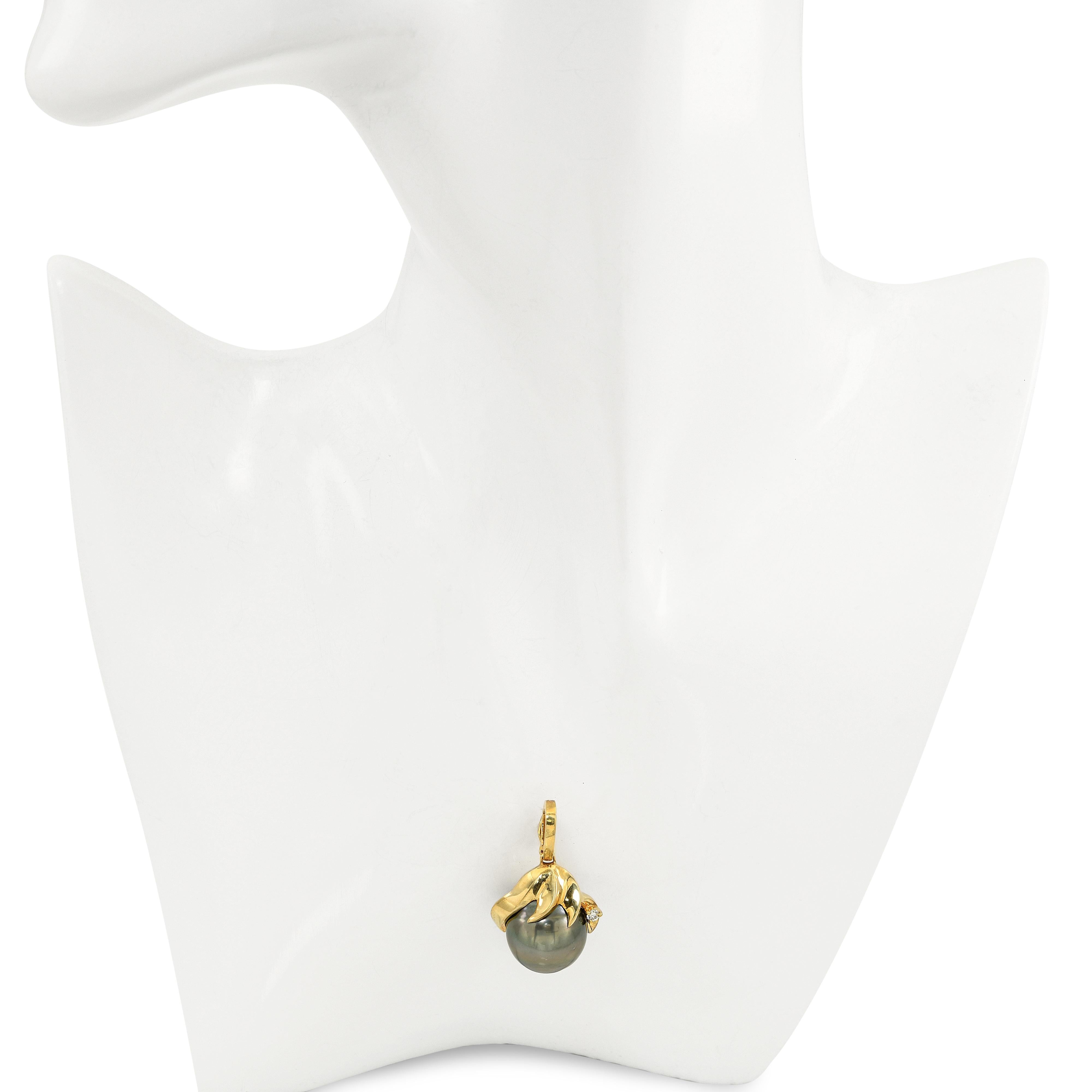 Vintage 18k Yellow Gold Gray South Sea Pearl and Diamond Pendant