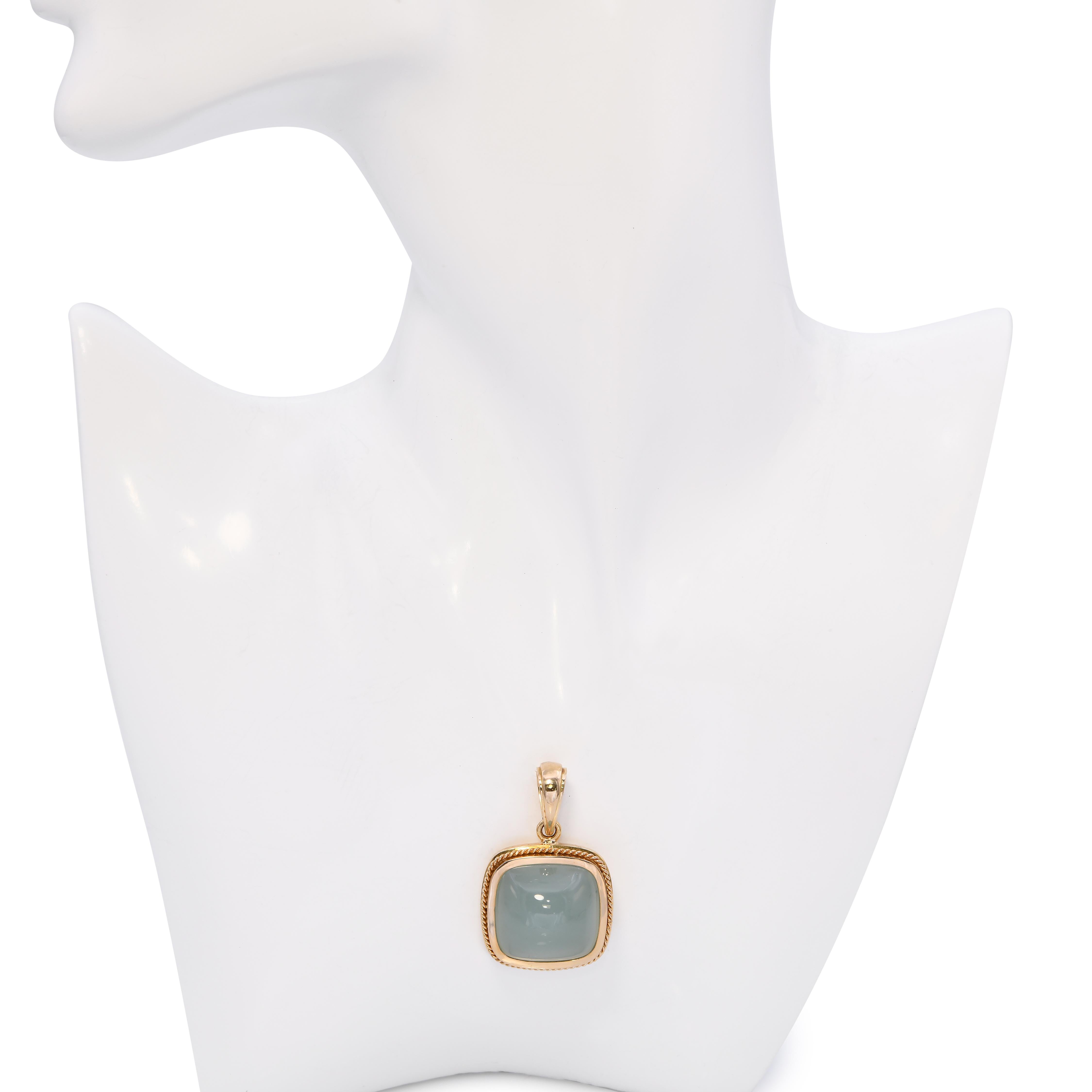 14k Yellow Gold Icy Blue 29.88ct Aquamarine Lucky Four Leaf Clover Pendant