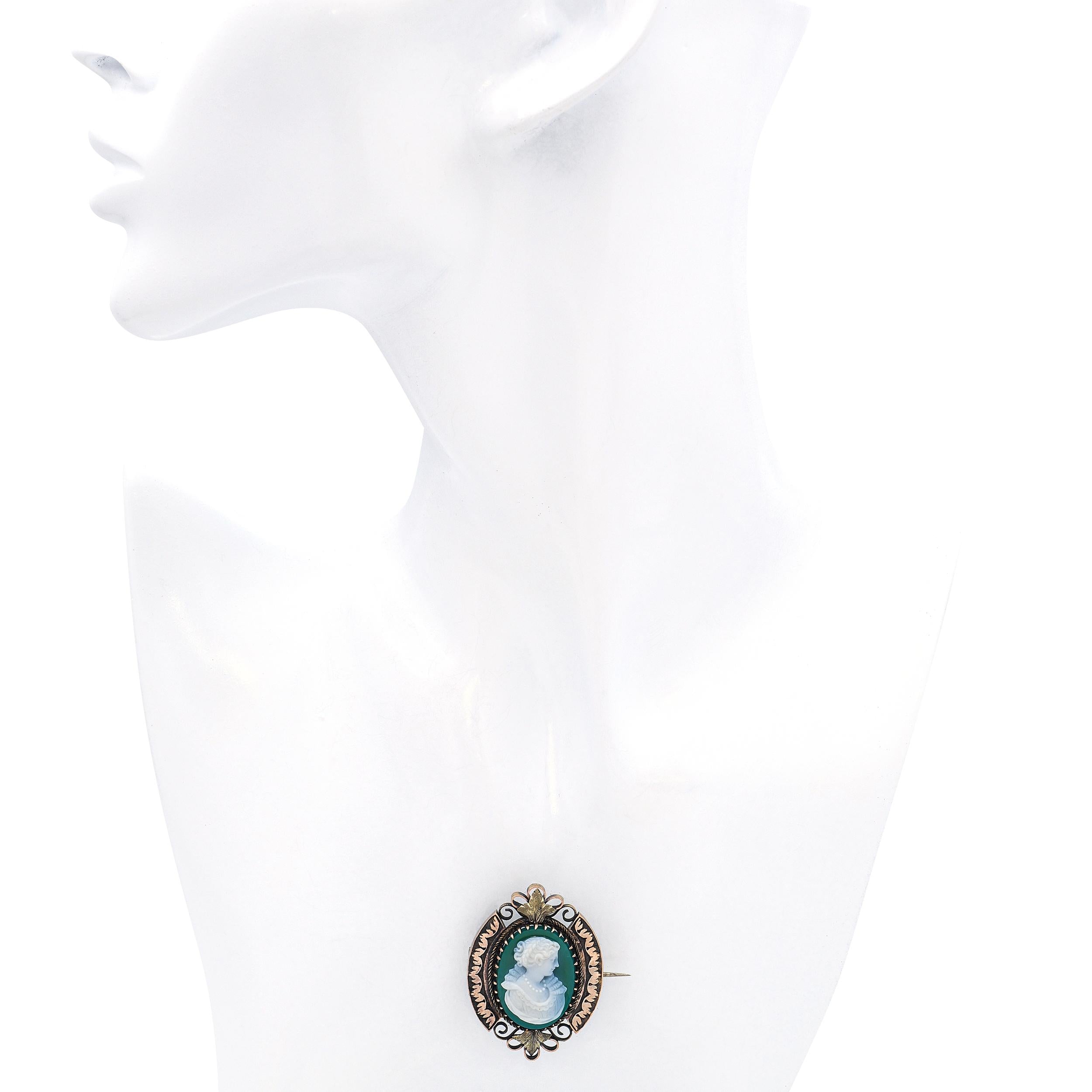 Antique Yellow Gold Filigree Calcedony Hardstone Cameo Brooch