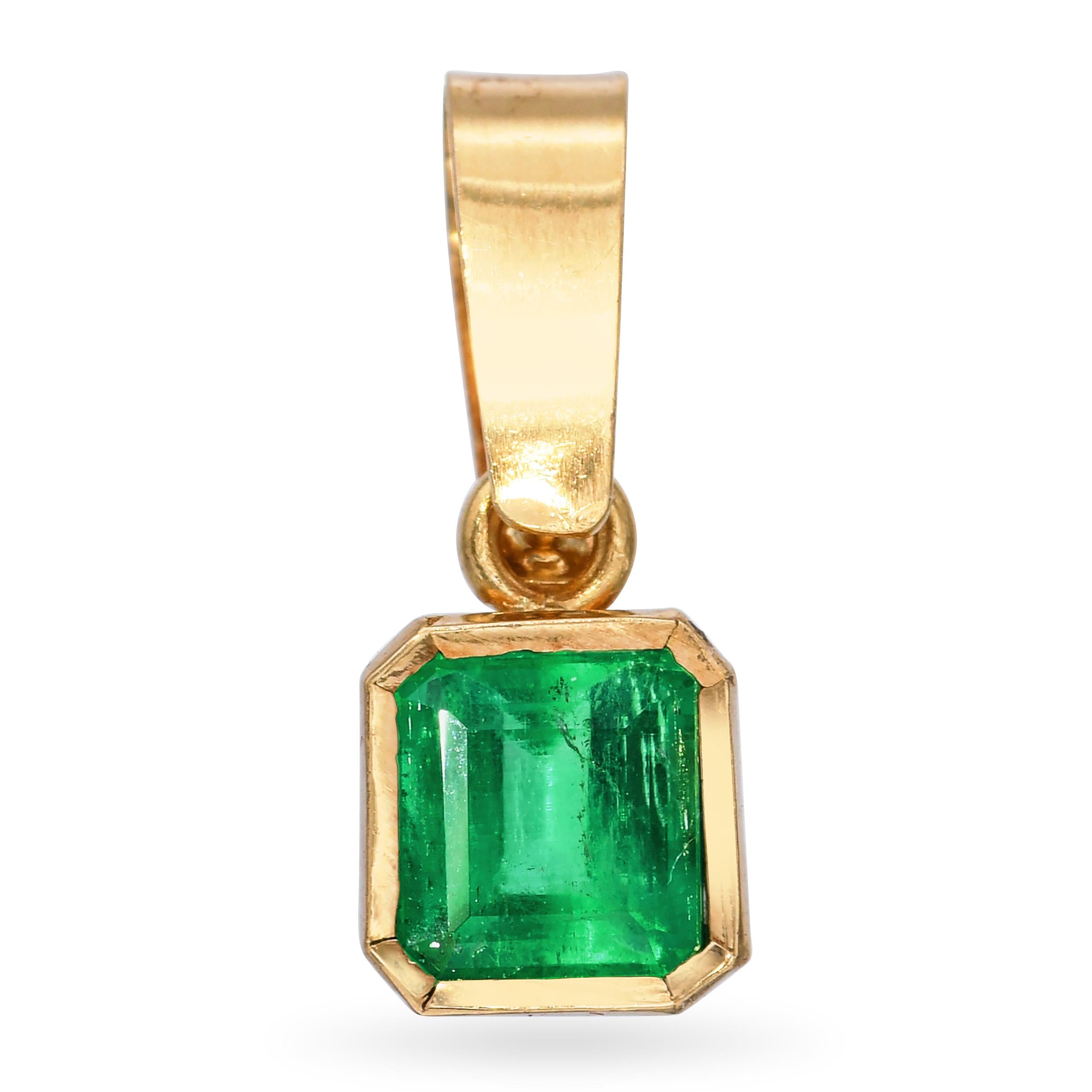 Vintage 18k Yellow Gold Colombian Emerald Pendant