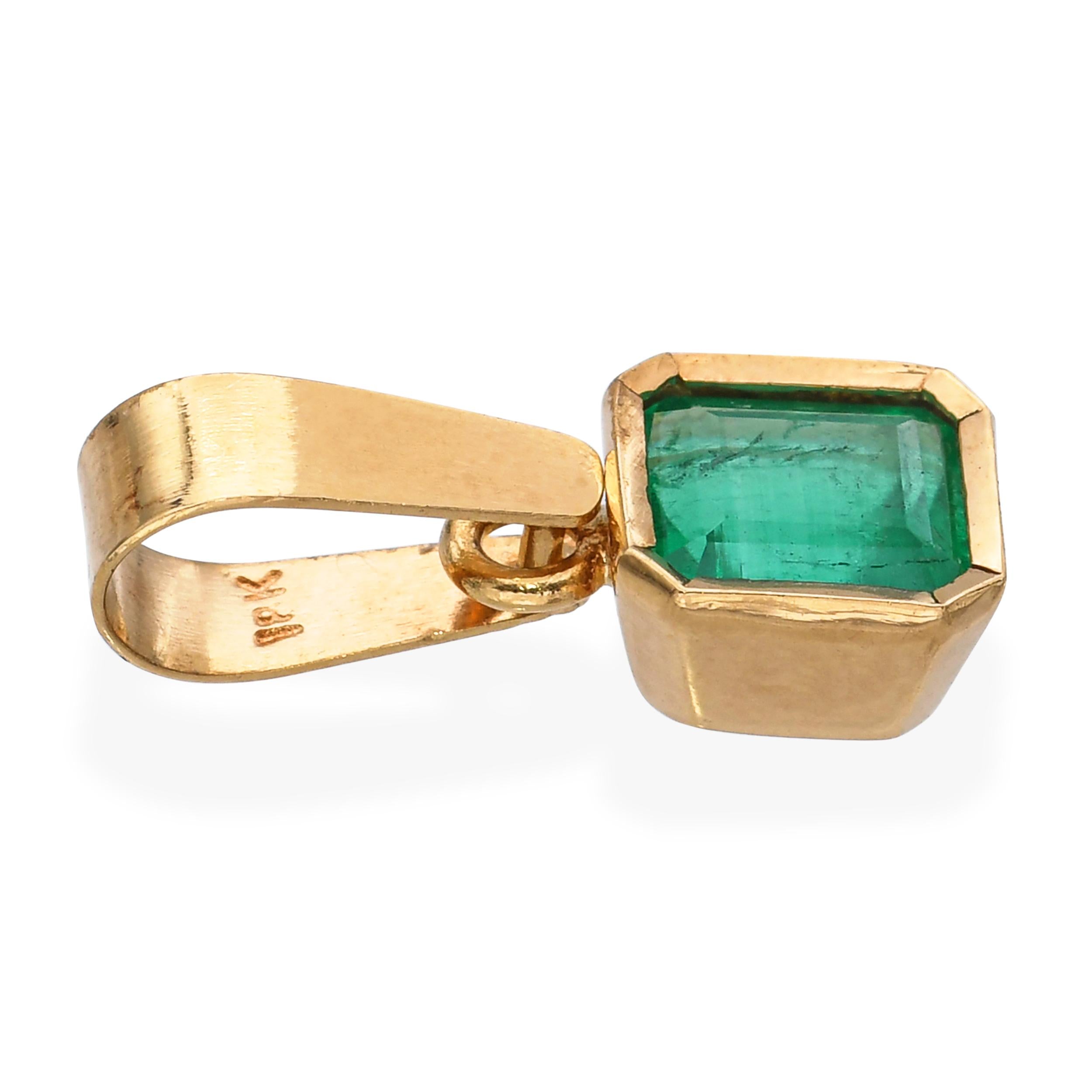 Vintage 18k Yellow Gold Colombian Emerald Pendant