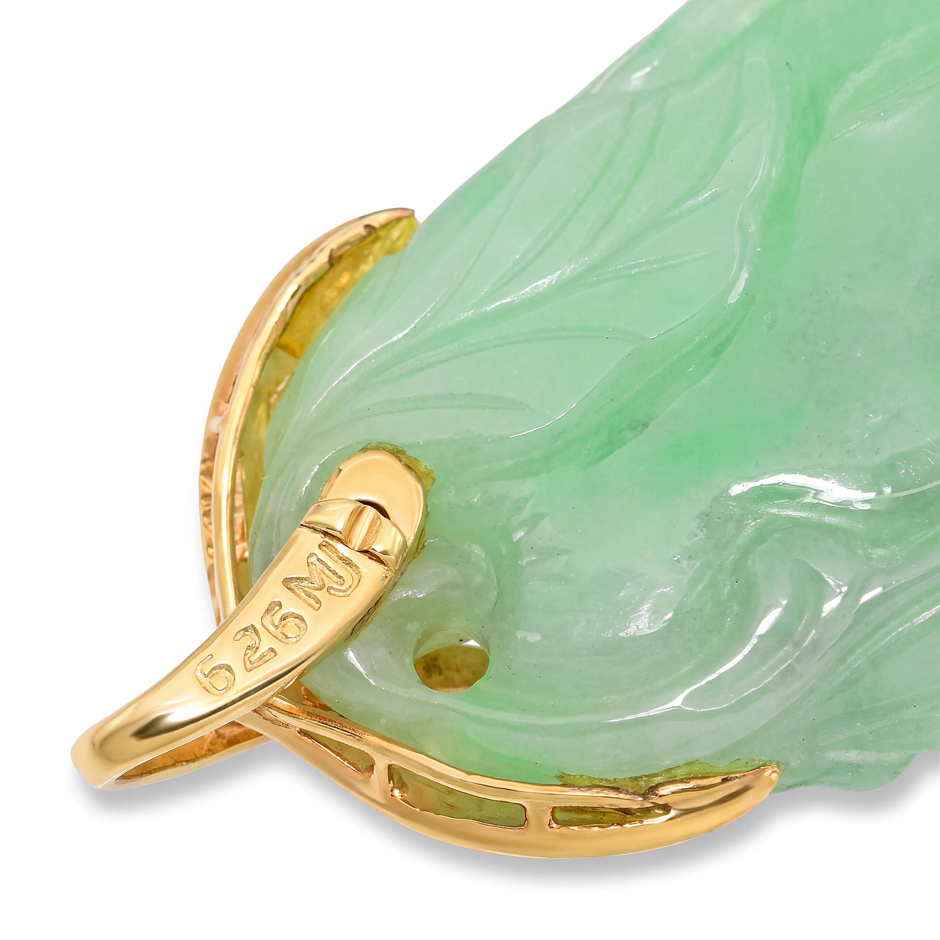 Vintage 14k Yellow Gold Carved Jadeite Jade Squash Pendant
