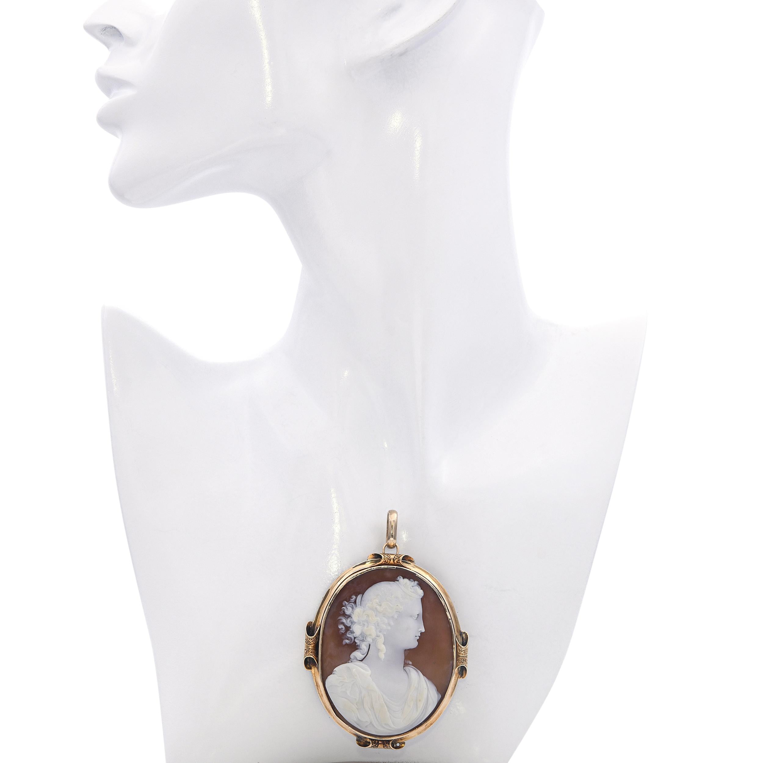 Vintage 14k Yellow Gold Neoclassical Woman Cameo Pendant