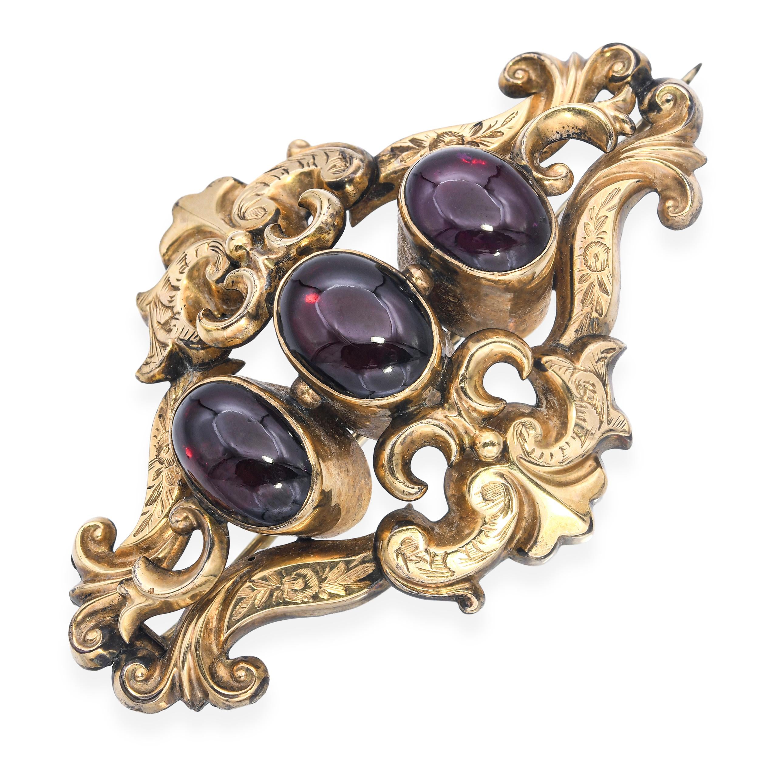 Antique Victorian 10k Yellow Gold Bohemian Garnet Cabochon Brooch