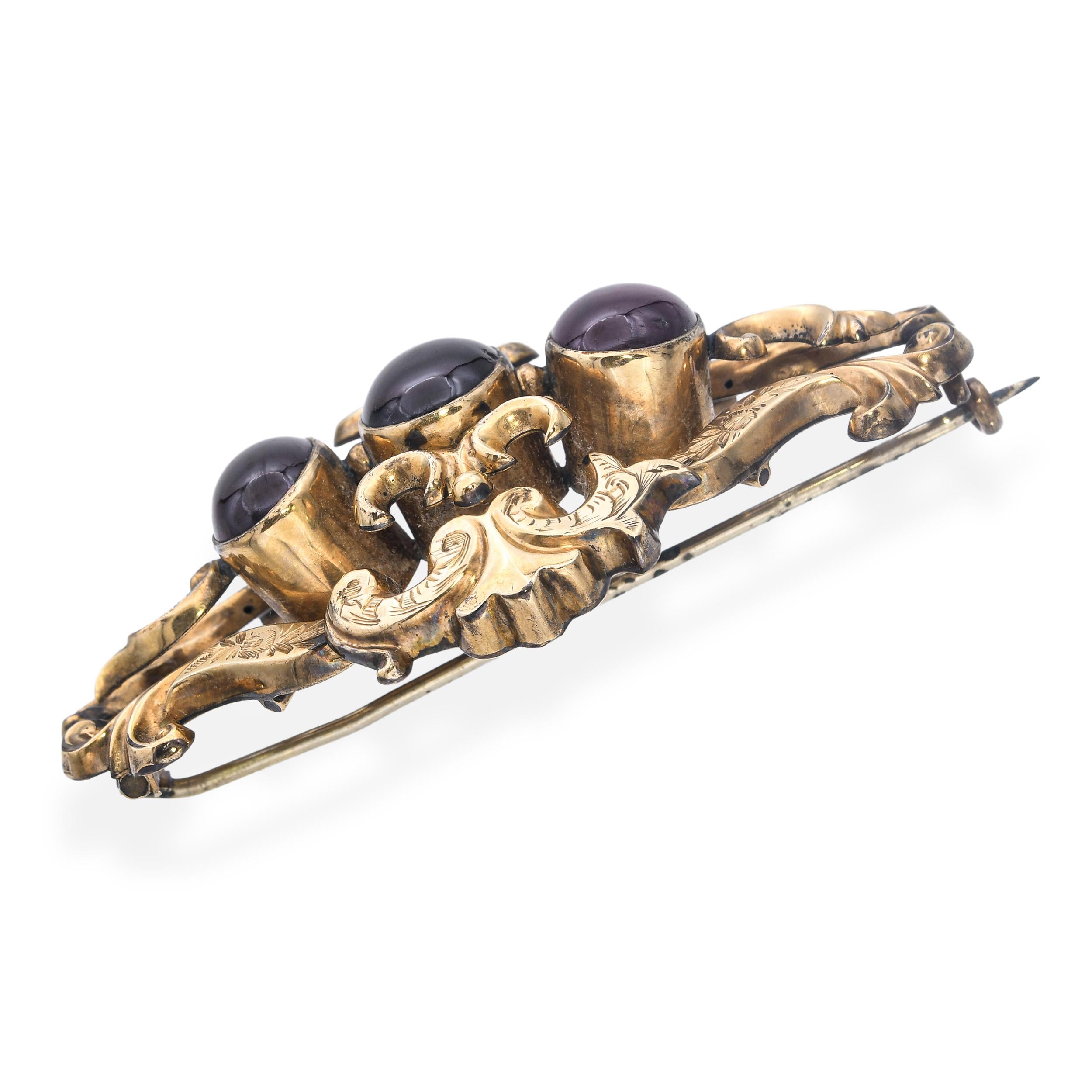 Antique Victorian 10k Yellow Gold Bohemian Garnet Cabochon Brooch