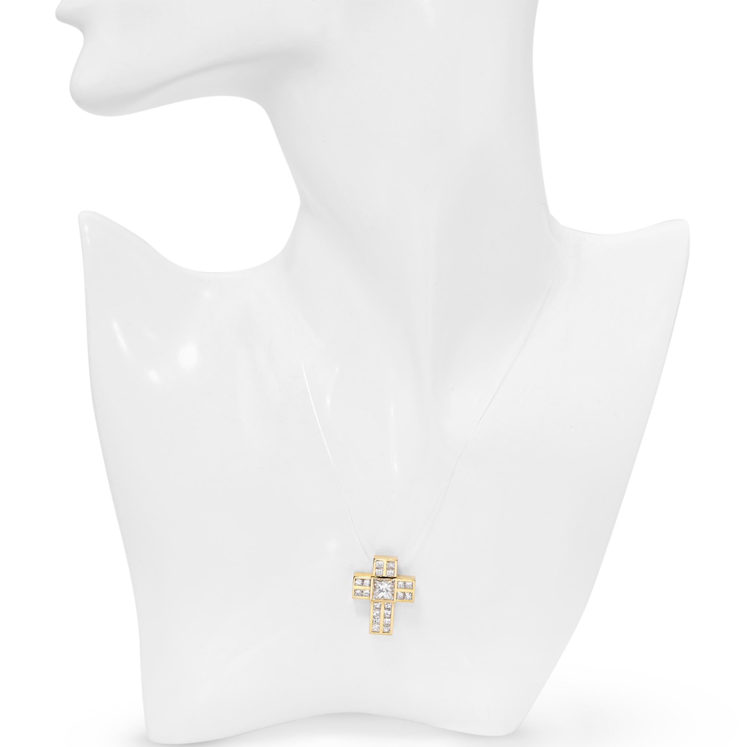 18k Yellow Gold 2.55tcw I VS Diamond Cross Pendant