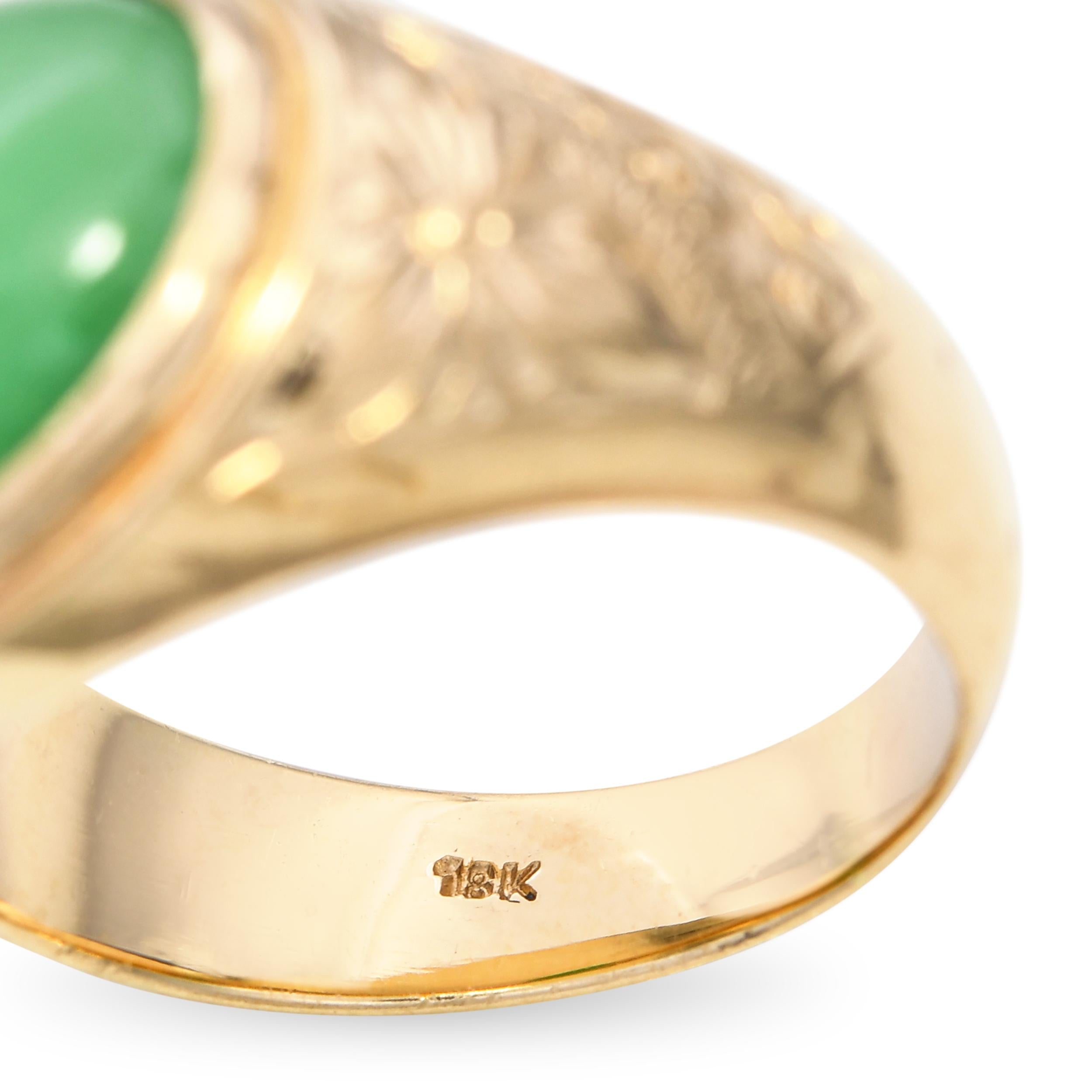 Vintage 18k Yellow Gold Green Jade Floral Motif Ring