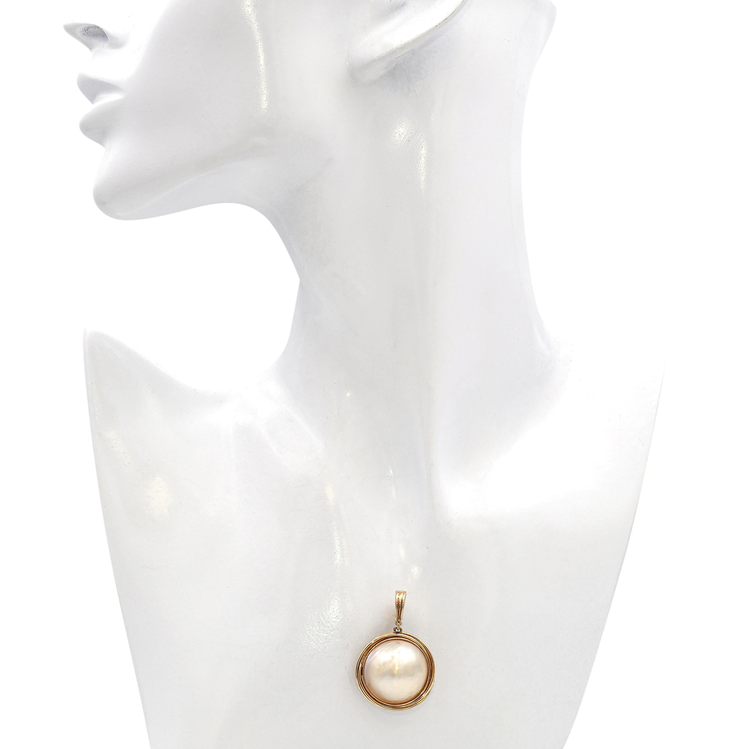 Vintage 14k Yellow Gold Mabe Pearl Pendant