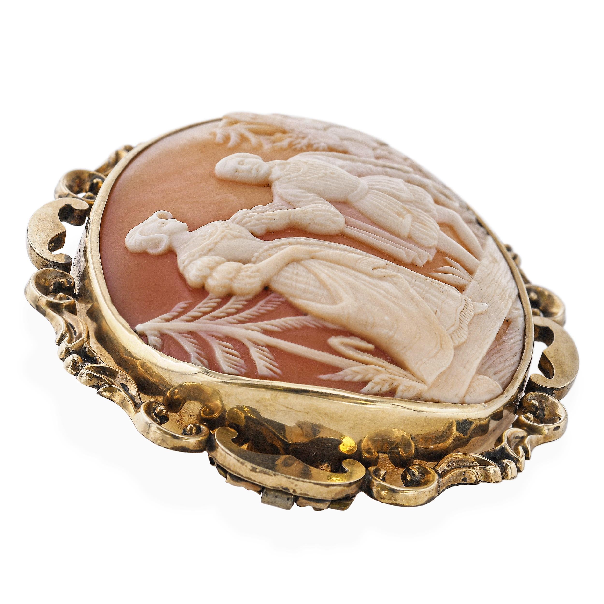 Vintage Yellow Gold Sir Walter Raleigh & Lady Shell Cameo Brooch