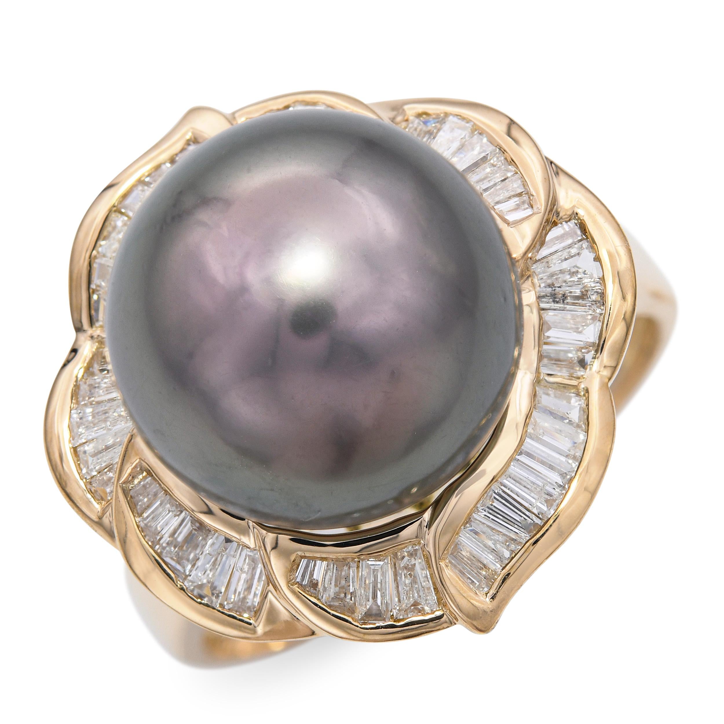 Vintage 18k Yellow Gold Tahitian Pearl and Diamond Statement Ring