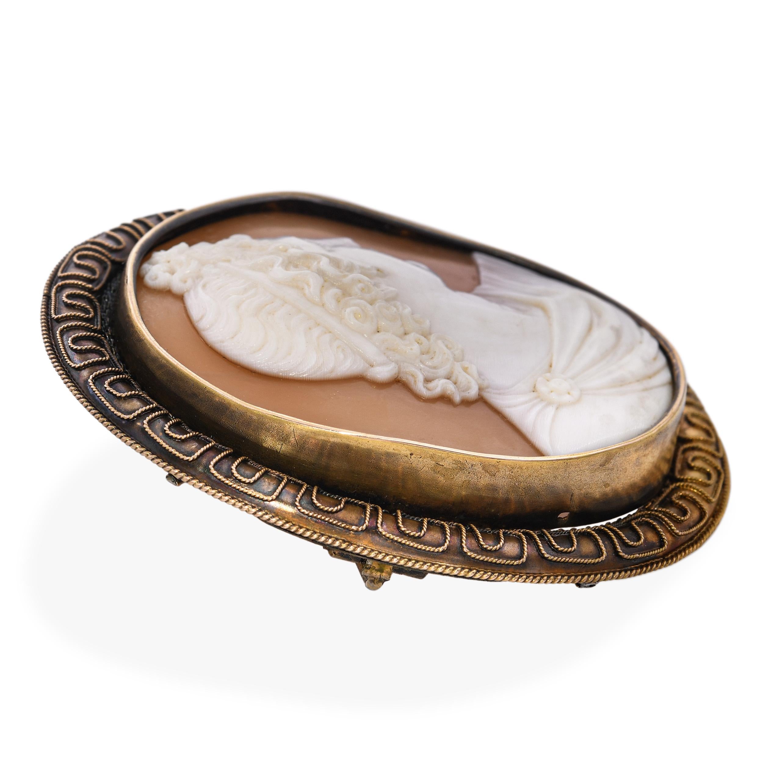 Antique 19k Yellow Gold Apollo Shell Cameo Brooch
