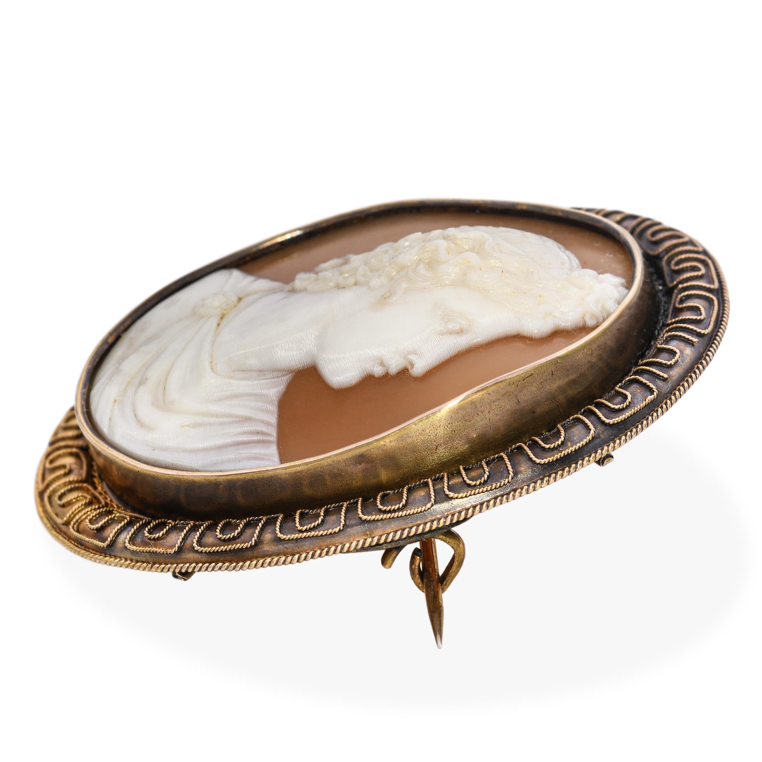 Antique 19k Yellow Gold Apollo Shell Cameo Brooch