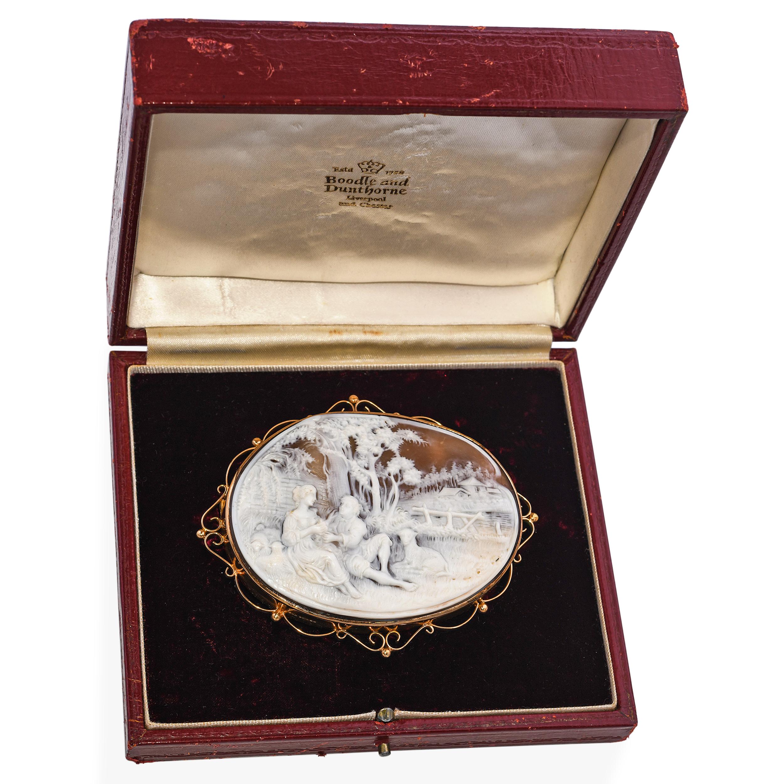 Vintage 1969 G Noto 9k Yellow Gold Shell Cameo Lovers Scene Brooch