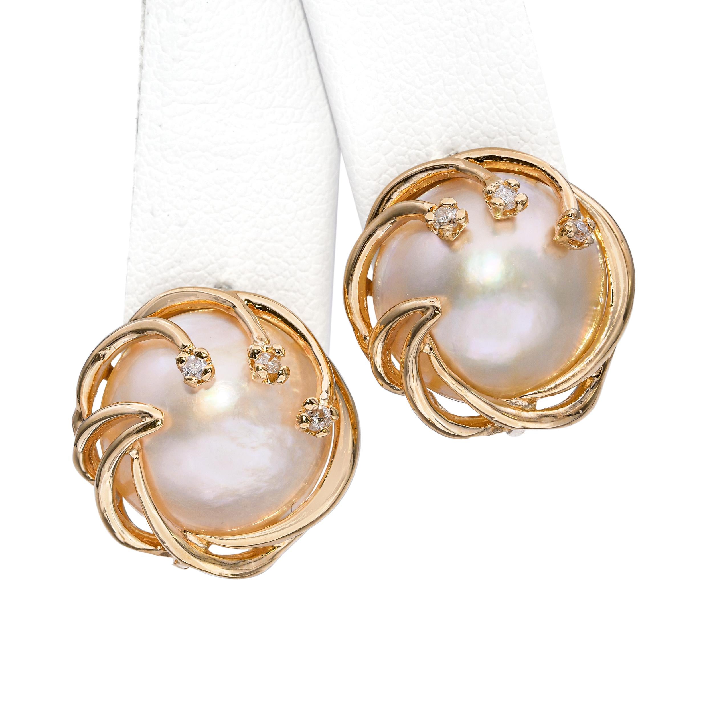 Vintage 14k Yellow Gold Mabe Pearl Stud Earrings