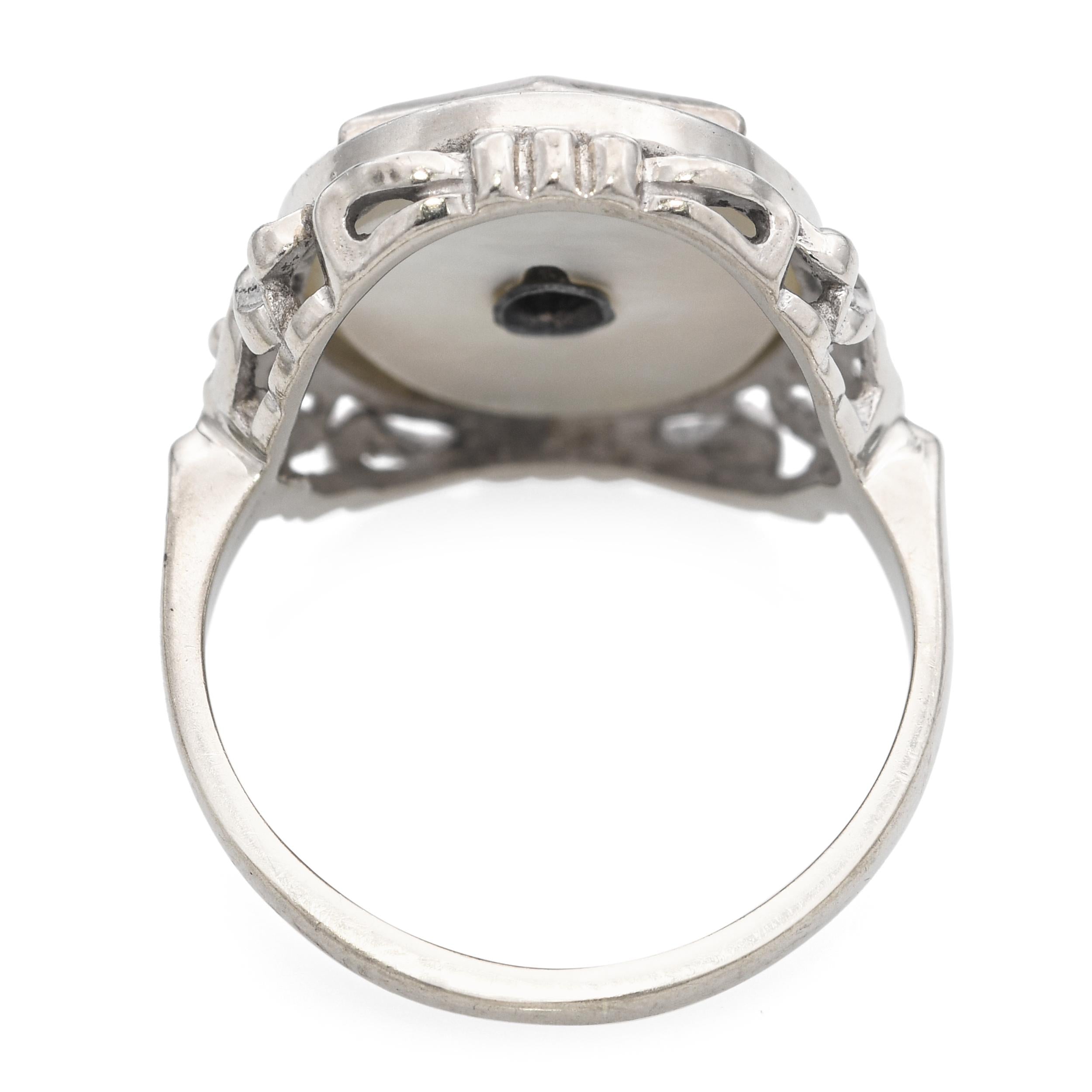 Vintage 10K White Gold Mother of Pearl "P" Monogram Enamel Ring