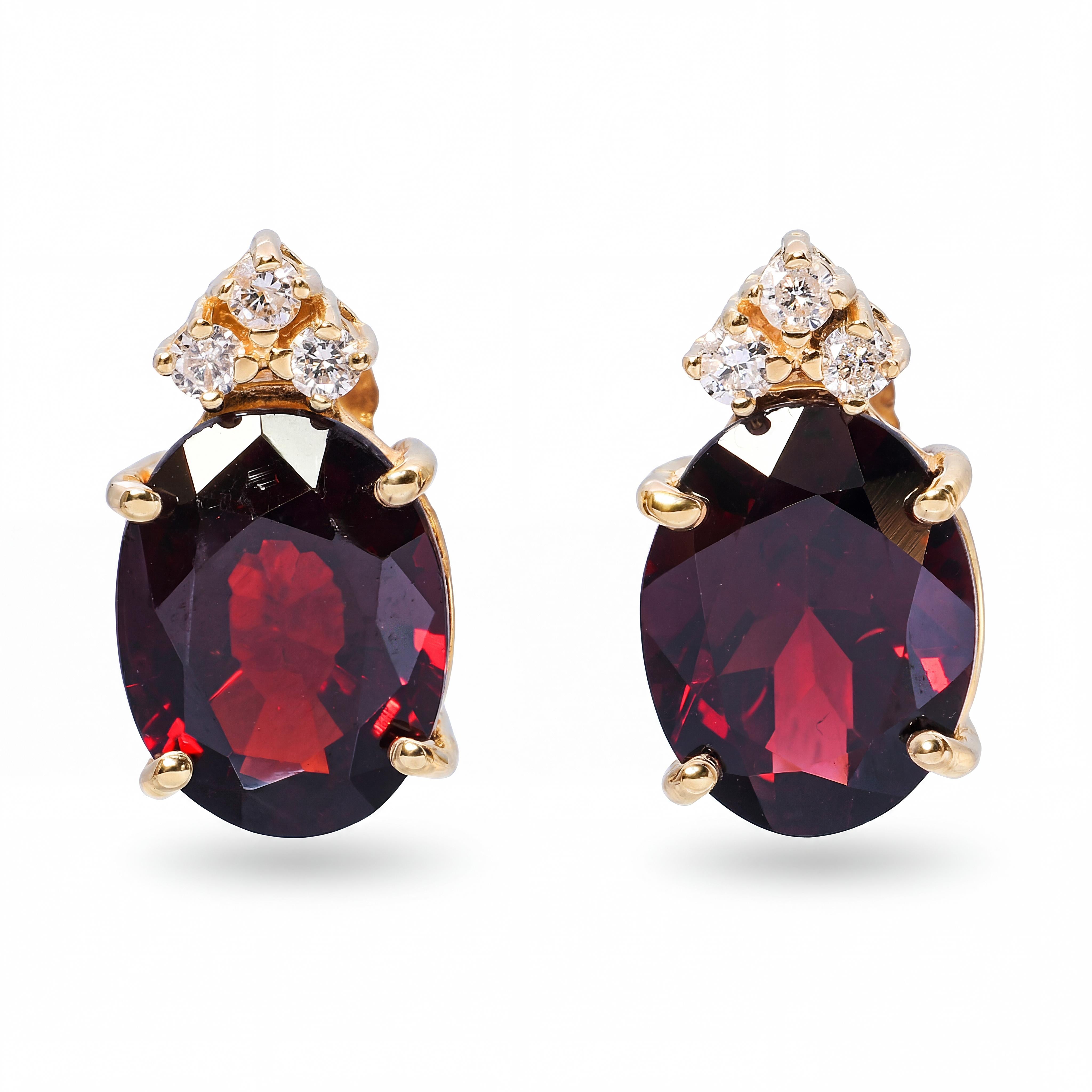 14k Yellow Gold 7.90ctw Garnet & Diamond Cluster Stud Earrings