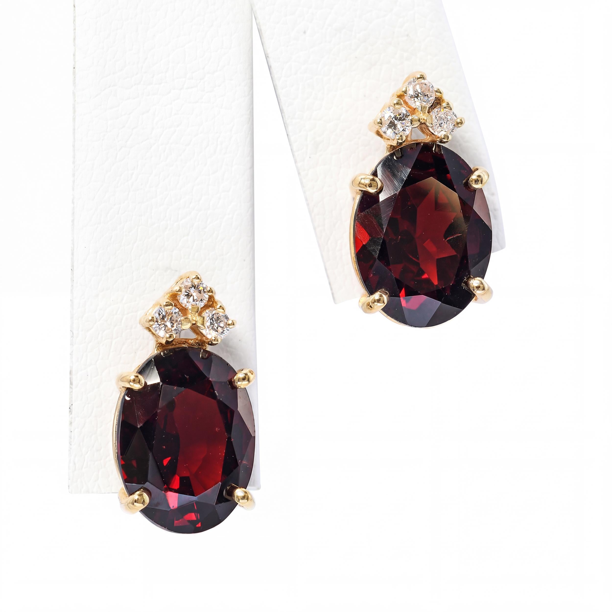 14k Yellow Gold 7.90ctw Garnet & Diamond Cluster Stud Earrings