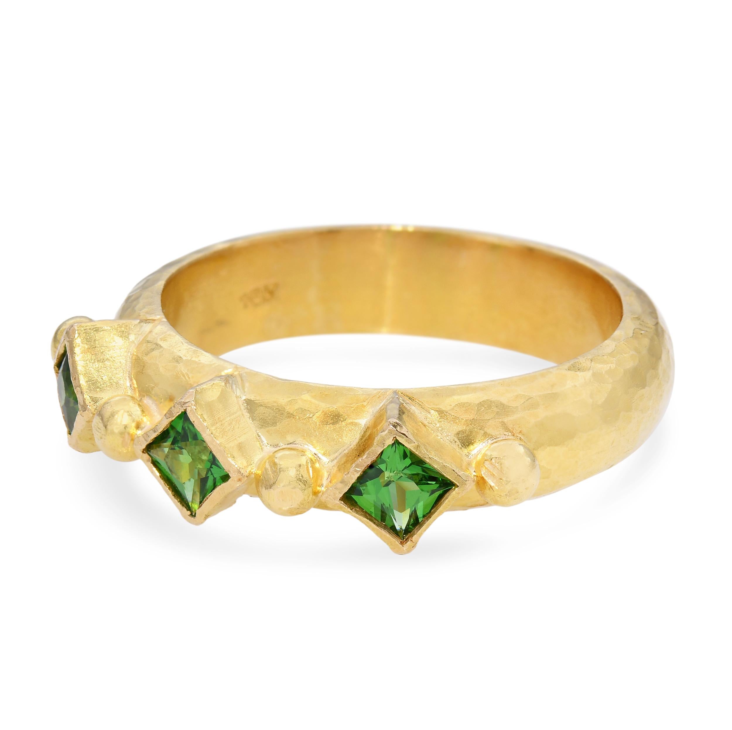 Elizabeth Locke Harlequin 19K Yellow Gold Tsavorite Band Ring