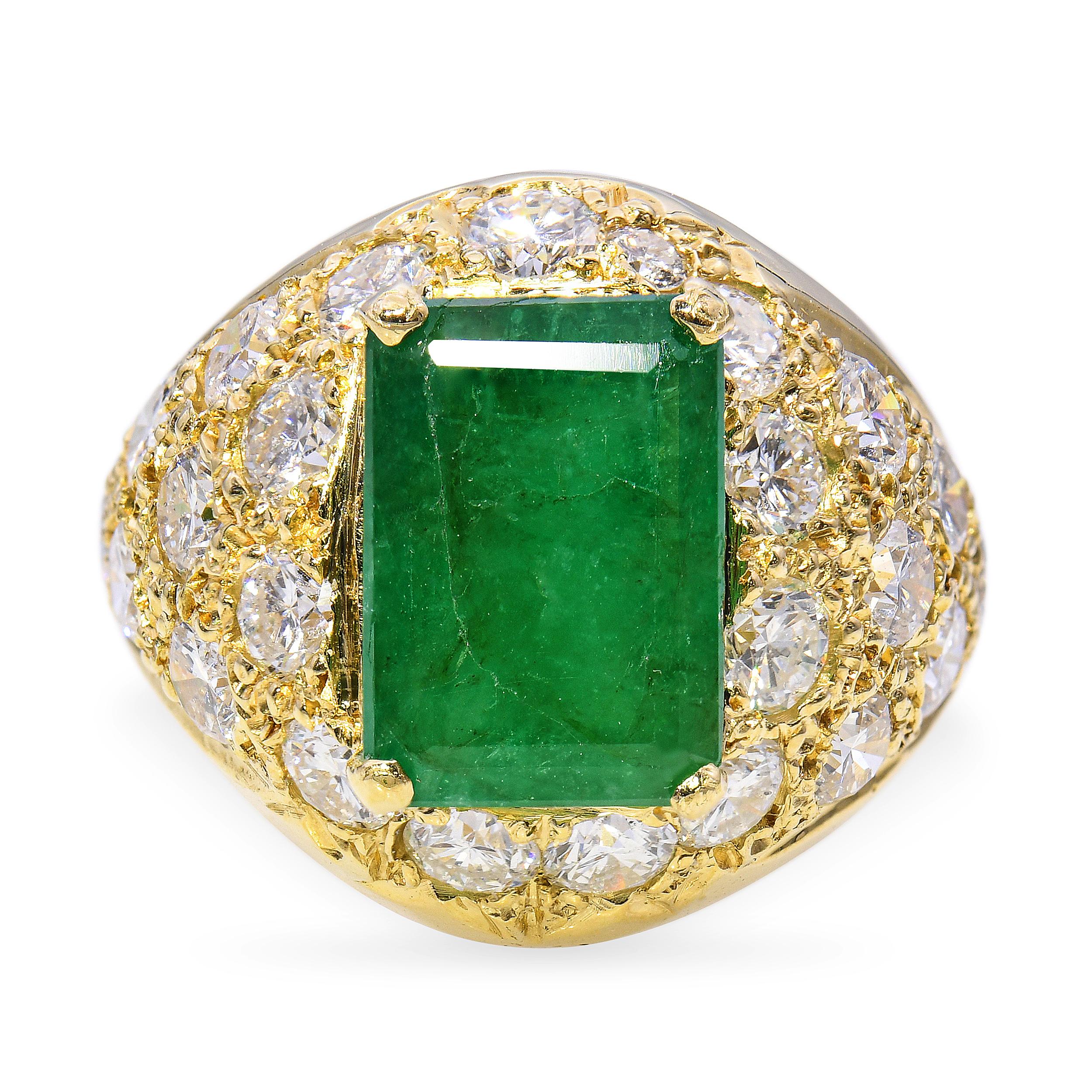 Vintage 18k Yellow Gold 3.22ct Brazilian Emerald and Diamond Pave Ring