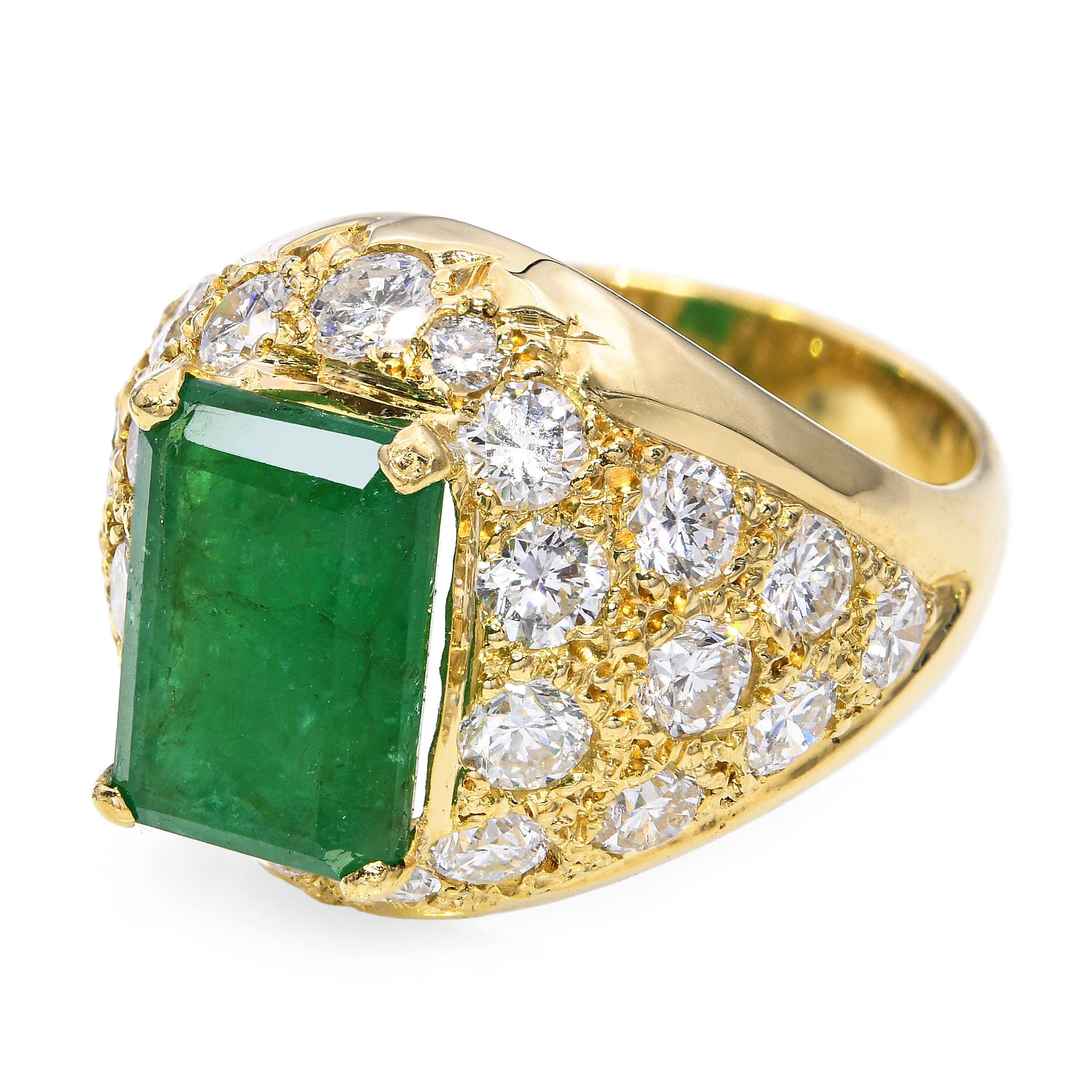 Vintage 18k Yellow Gold 3.22ct Brazilian Emerald and Diamond Pave Ring