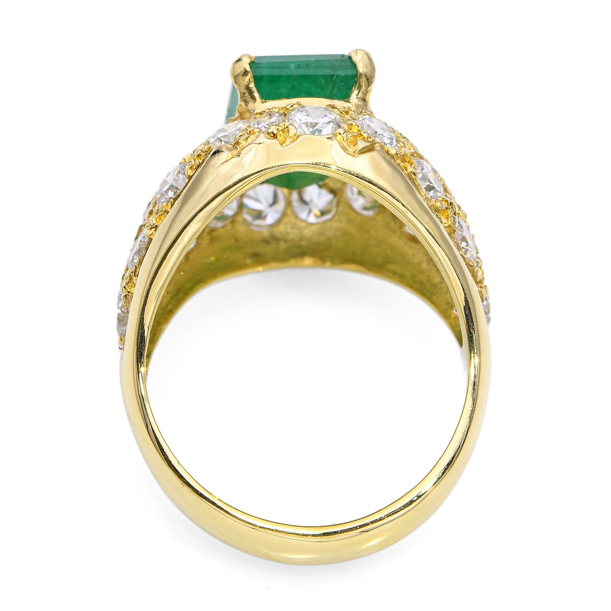 Vintage 18k Yellow Gold 3.22ct Brazilian Emerald and Diamond Pave Ring