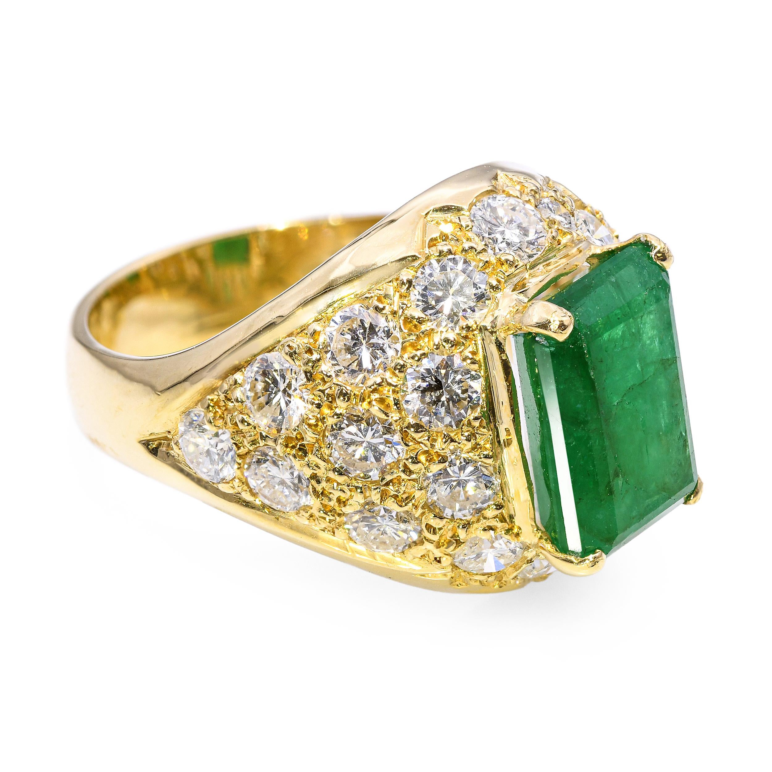 Vintage 18k Yellow Gold 3.22ct Brazilian Emerald and Diamond Pave Ring