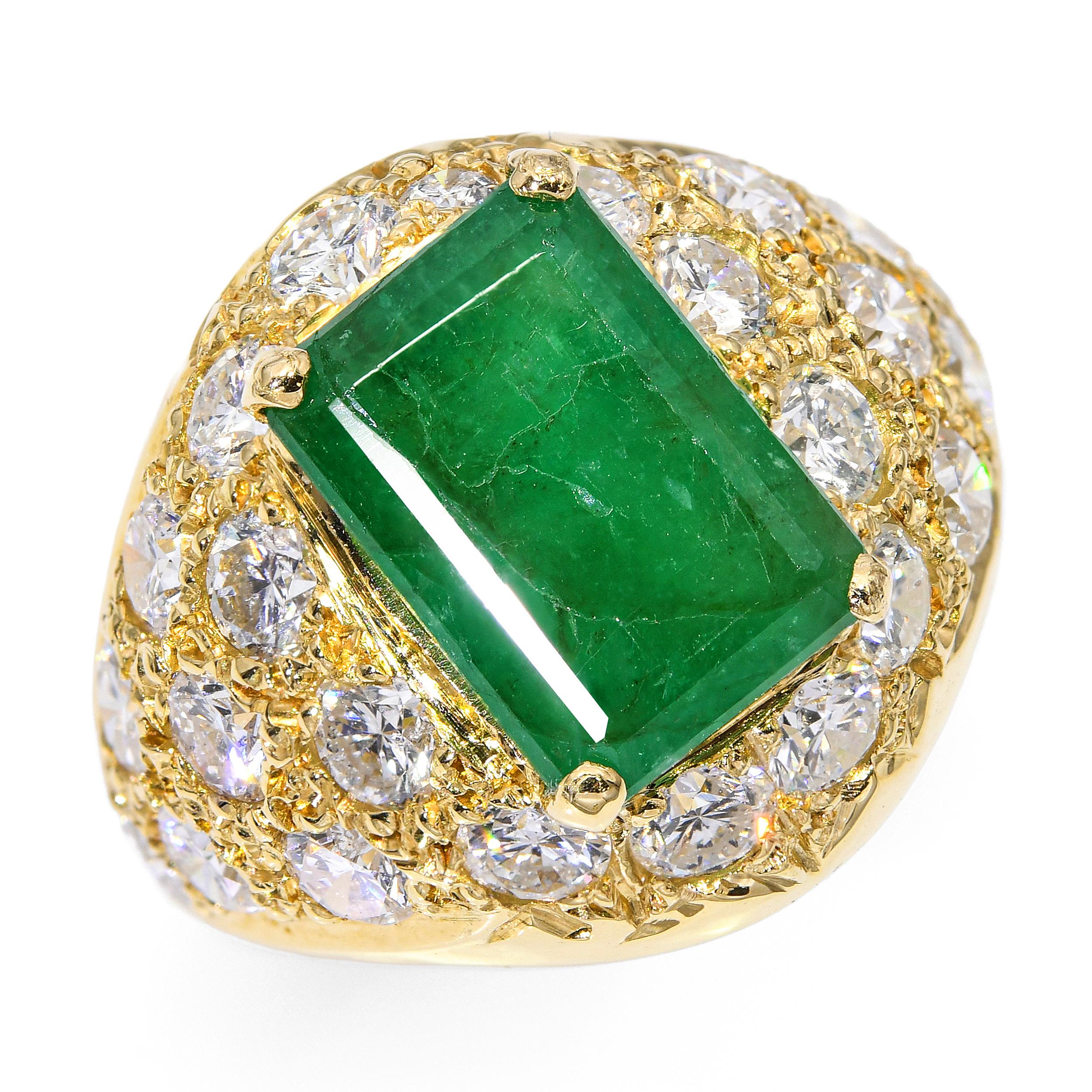 Vintage 18k Yellow Gold 3.22ct Brazilian Emerald and Diamond Pave Ring