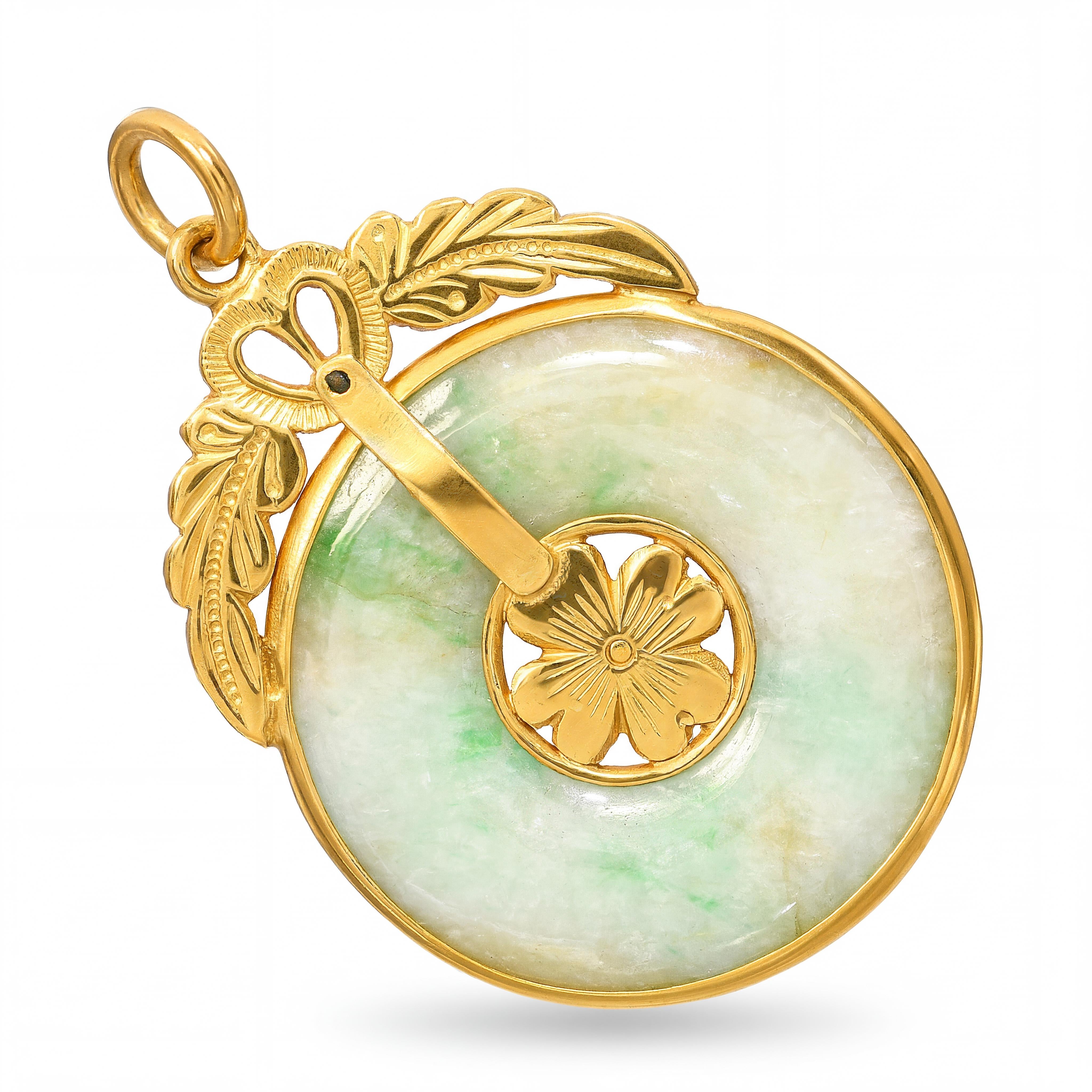 Vintage 22k Yellow Gold Jadeite Jade Donut Disk Pendant
