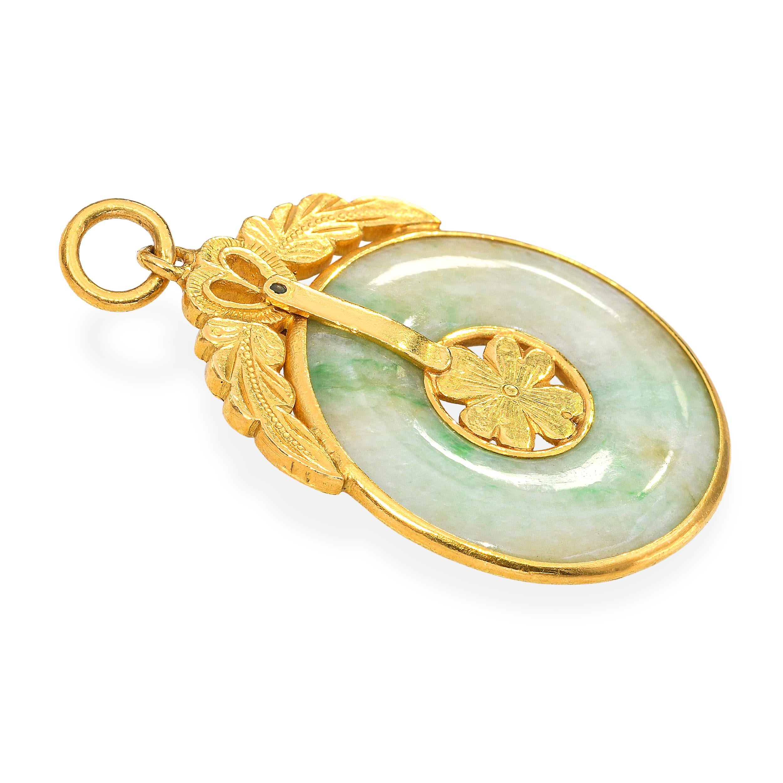 Vintage 22k Yellow Gold Jadeite Jade Donut Disk Pendant