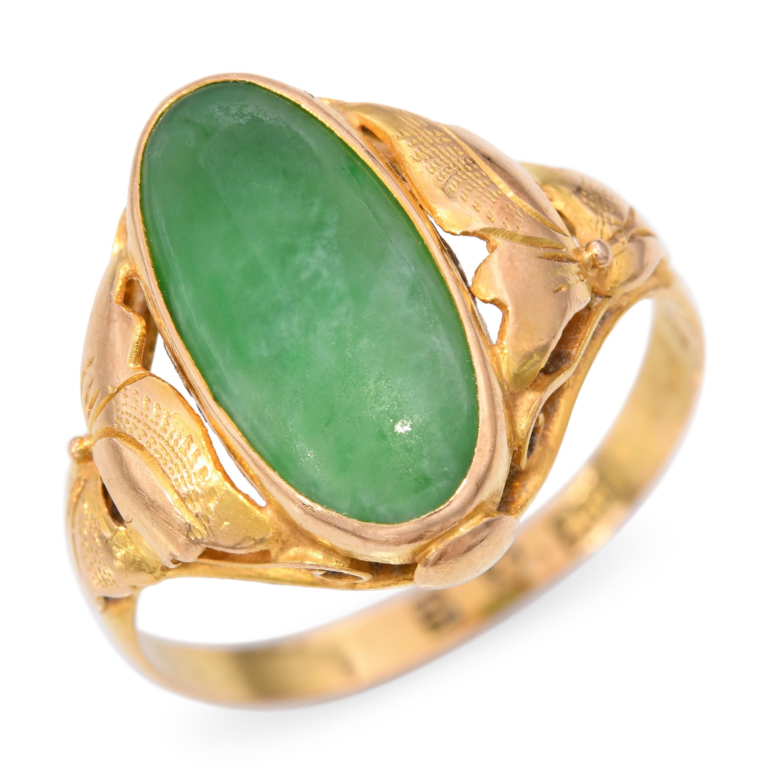 Vintage 18k Yellow Gold Jade and Floral Motif Ring