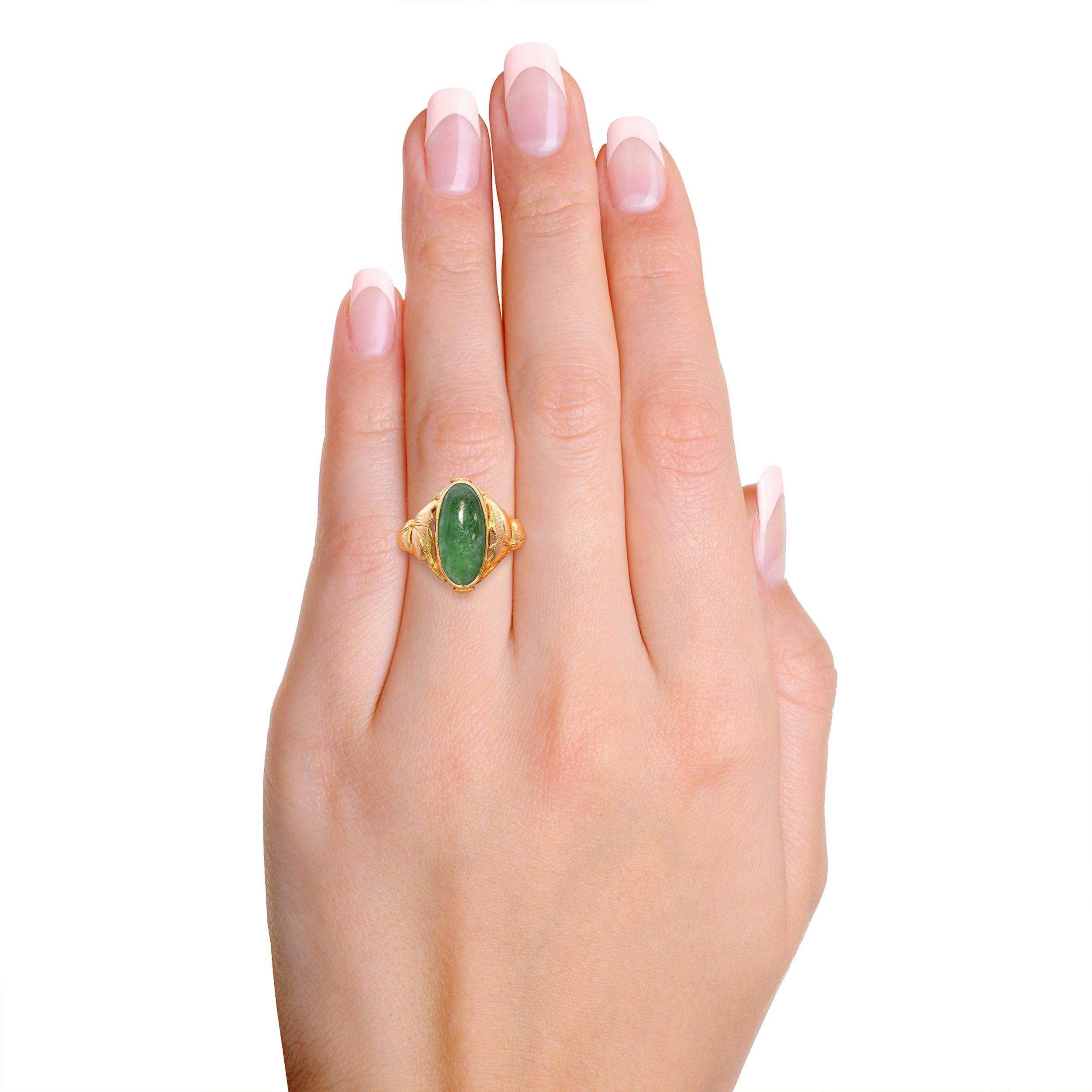 Vintage 18k Yellow Gold Jade and Floral Motif Ring
